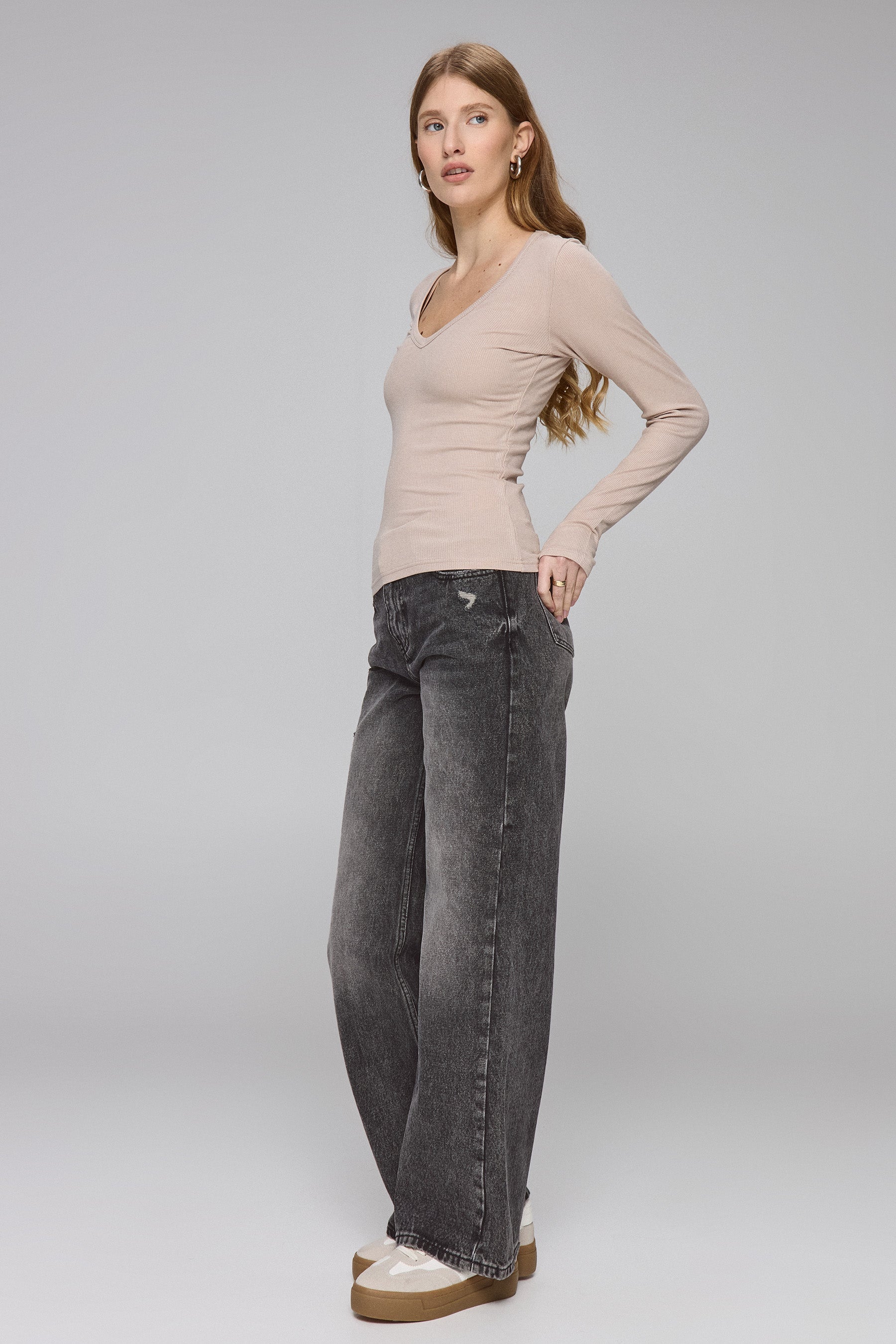 חולצת וי עמוק