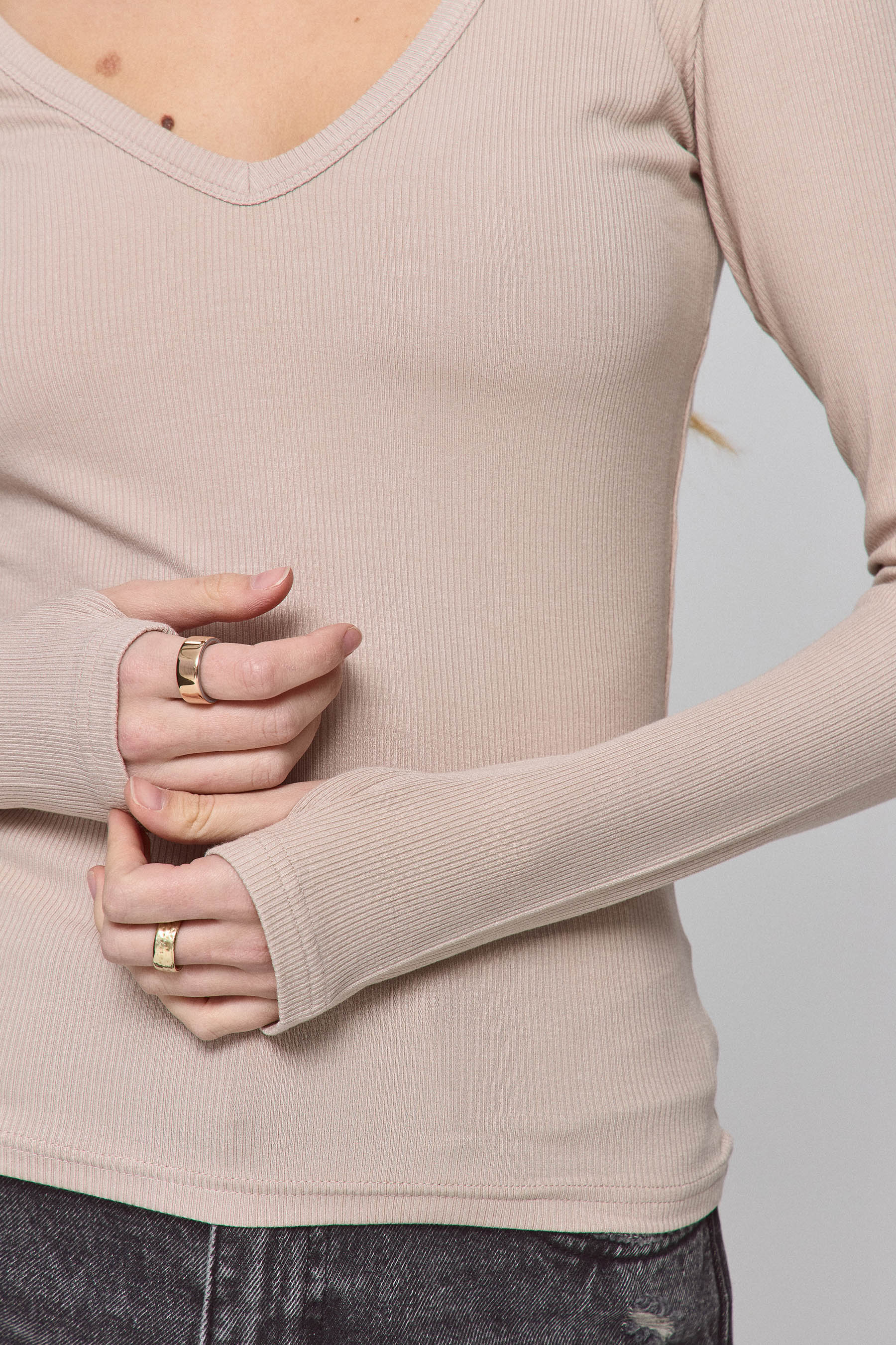 חולצת וי עמוק