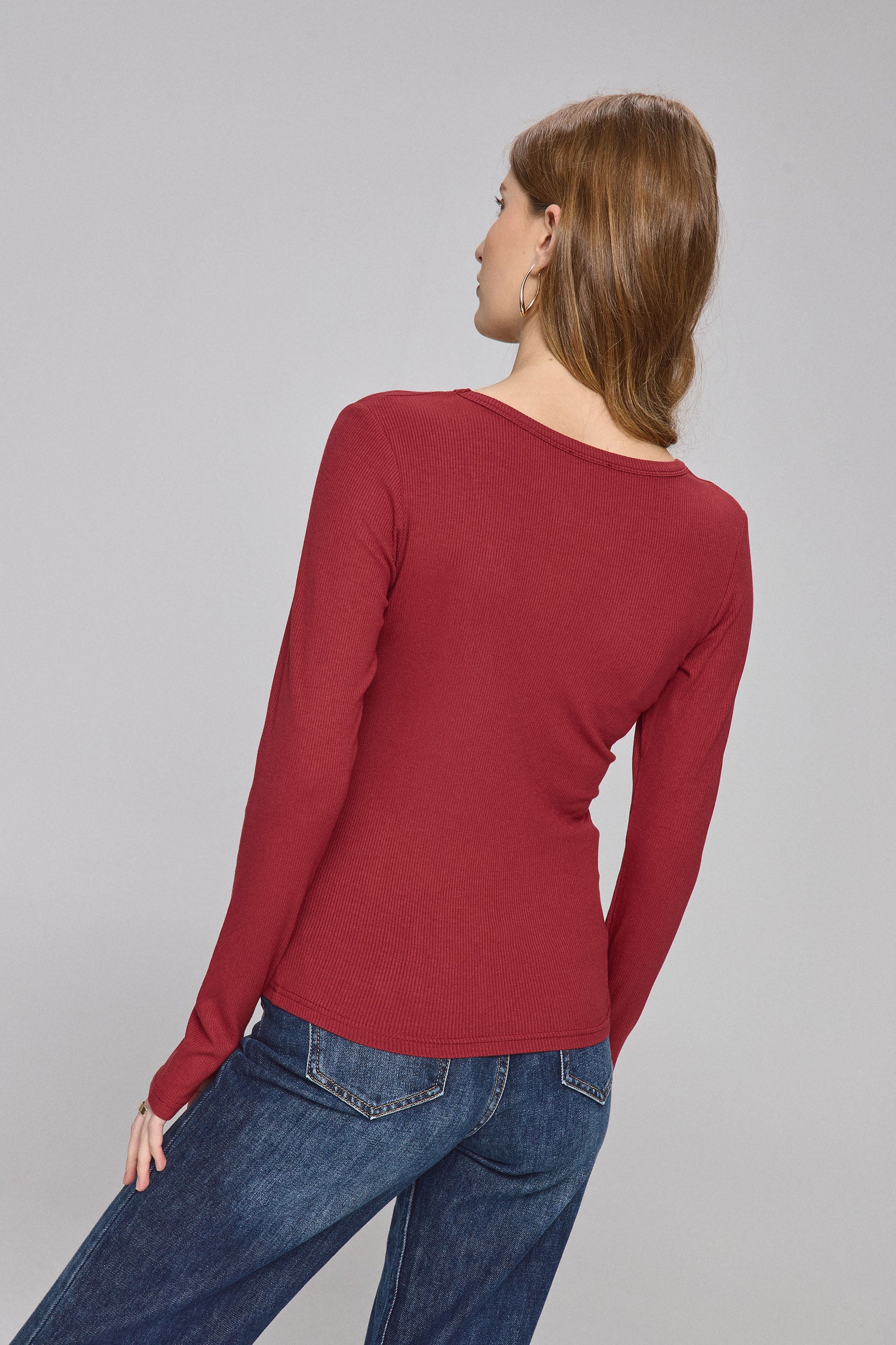 חולצת וי עמוק