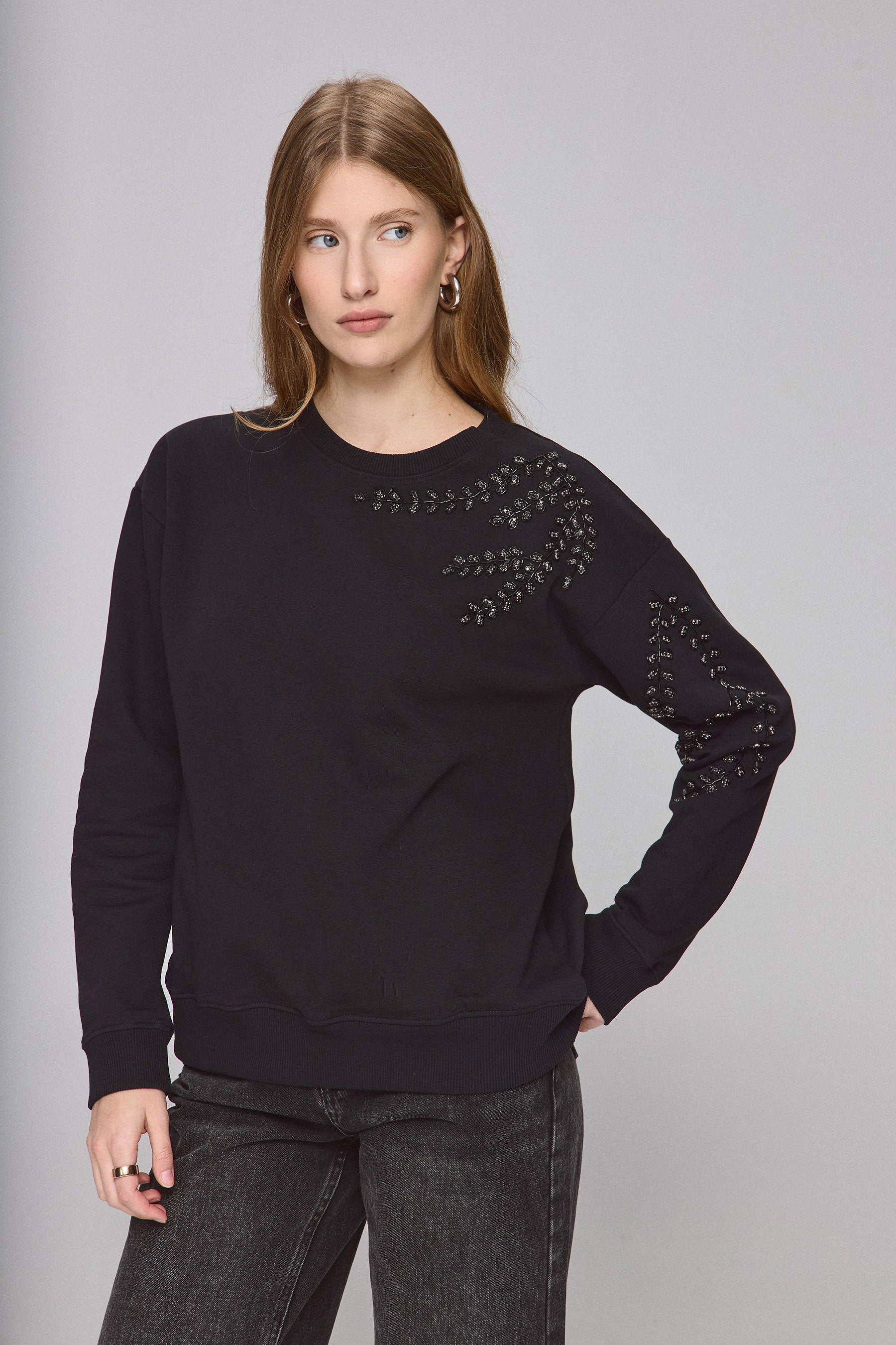 סווטשירט ריקמת חרוזים