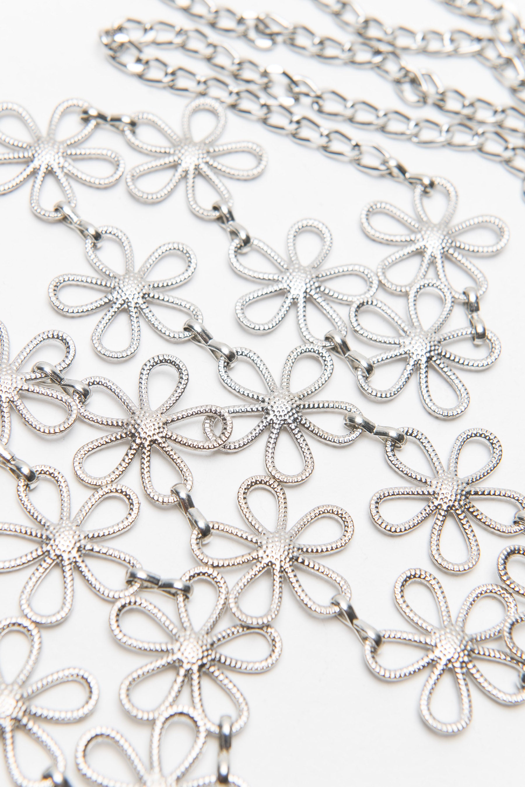 שרשרת מטאלית דייזי