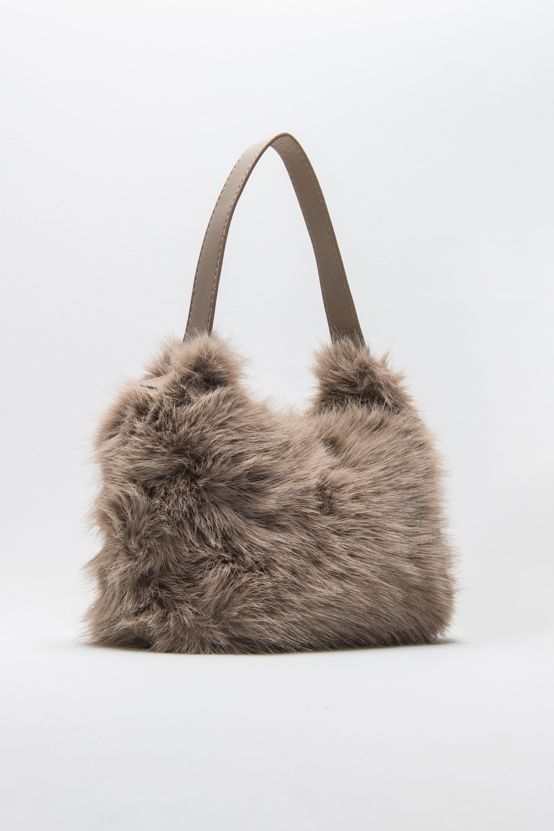 תיק פרווה- ווינטר