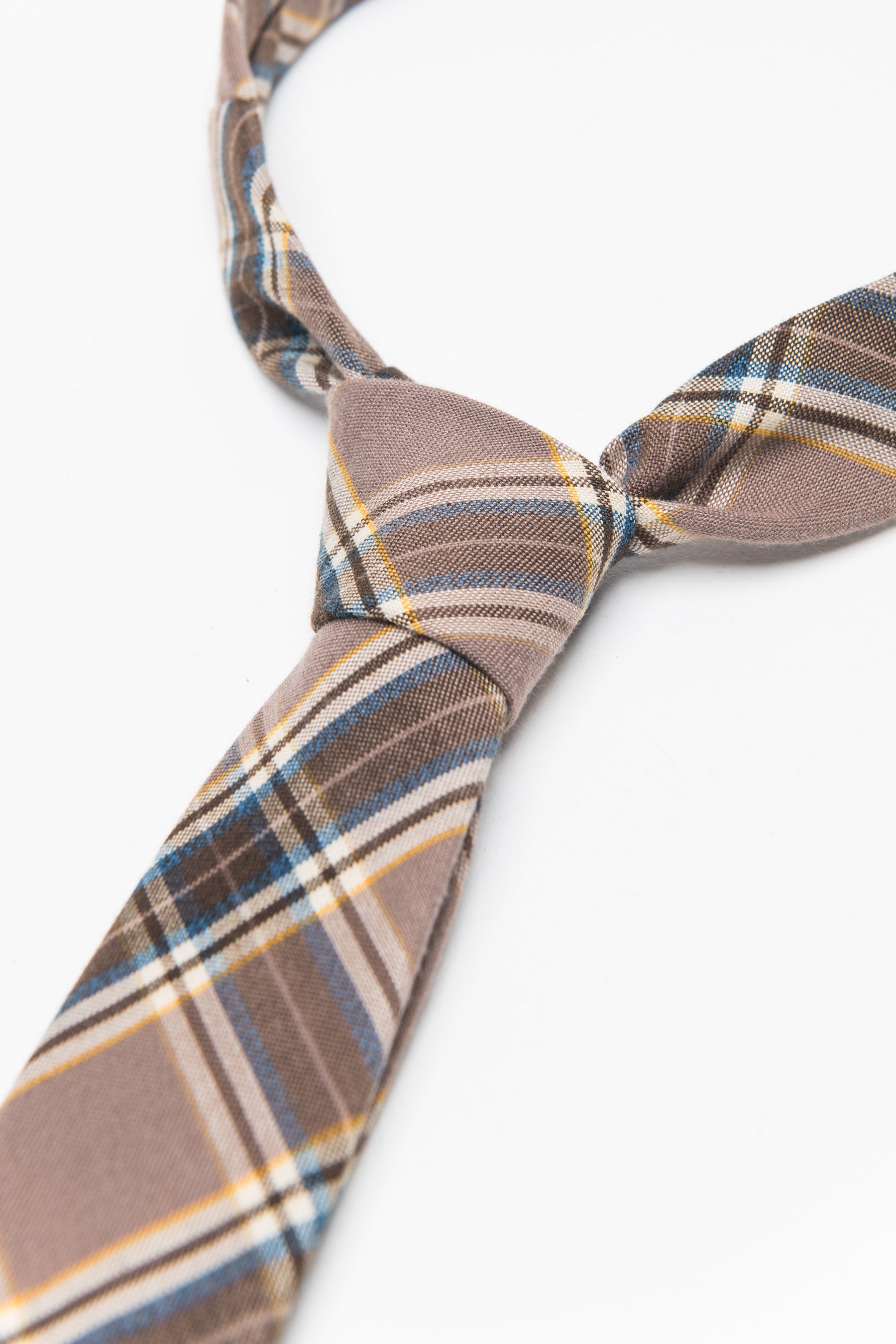 עניבה משובצת