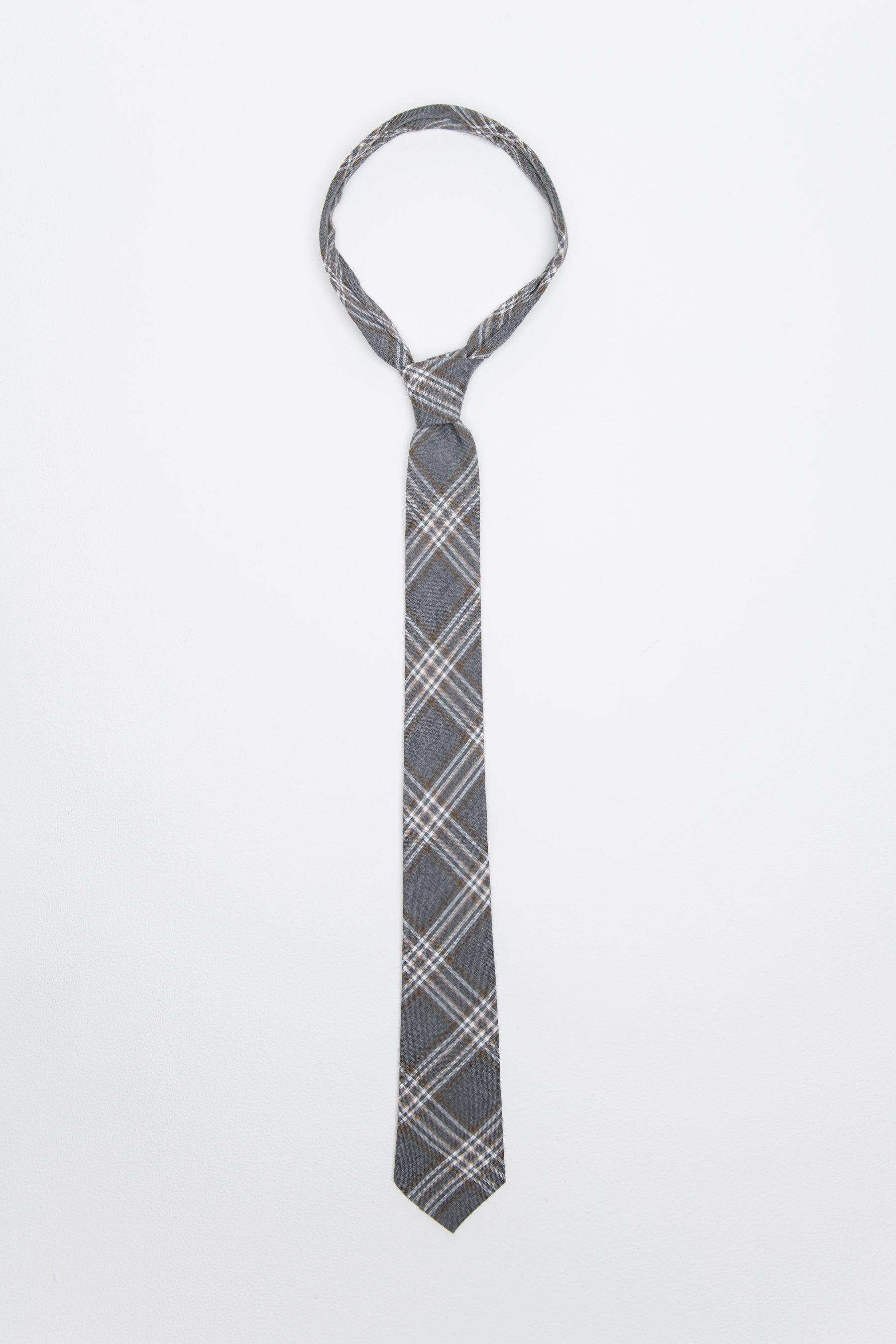 עניבה משובצת