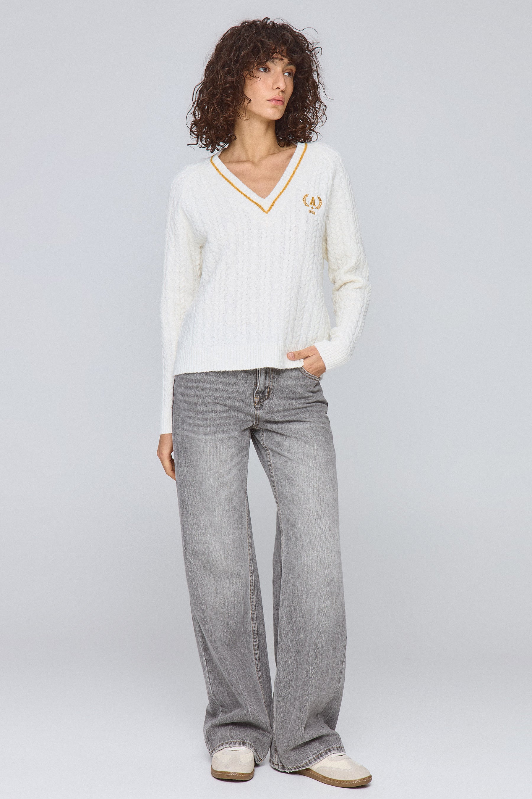 סריג וי ריקמה