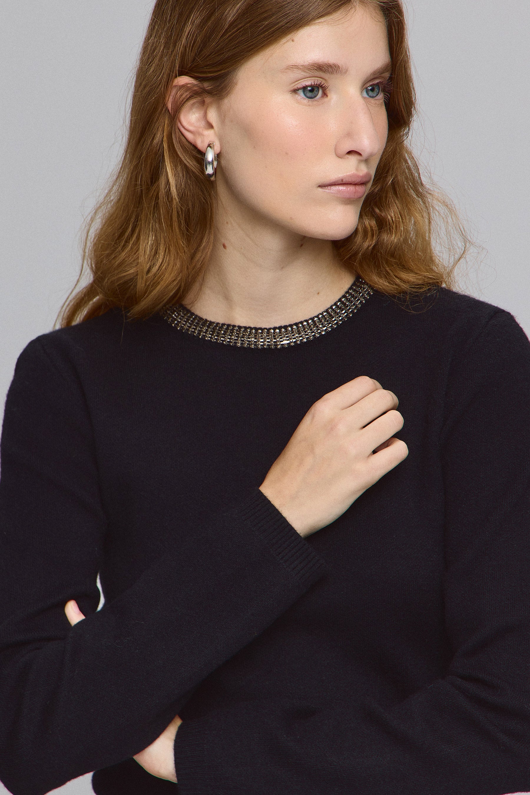 סריג עם צווארון תכשיט