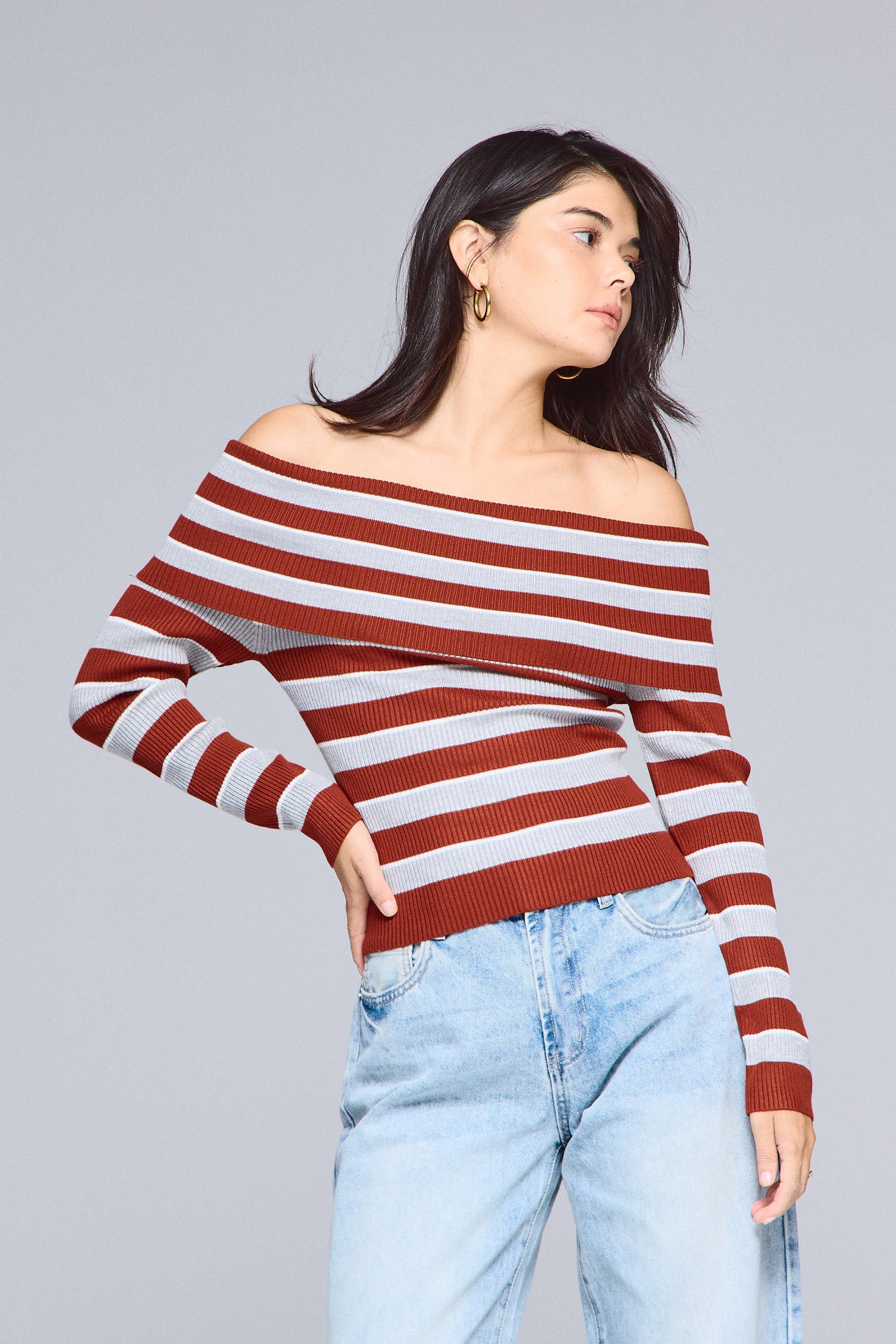 סריג אוף שולדר פסים