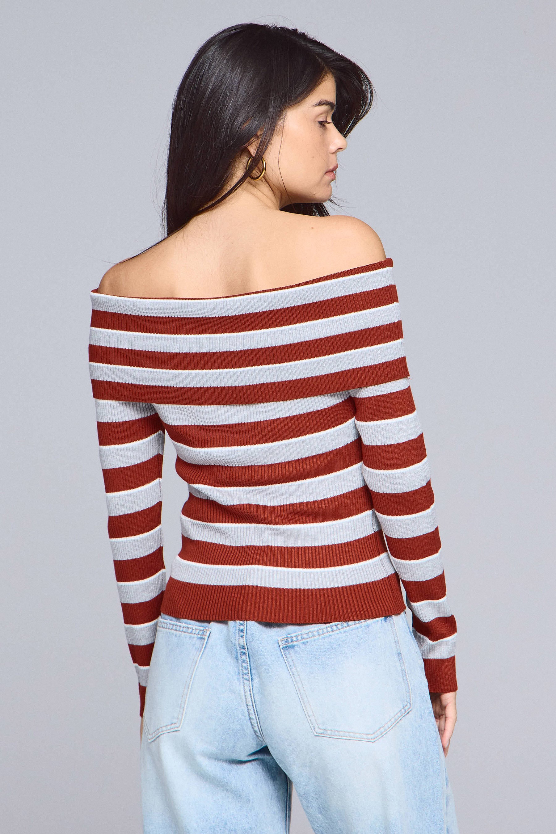 סריג אוף שולדר פסים