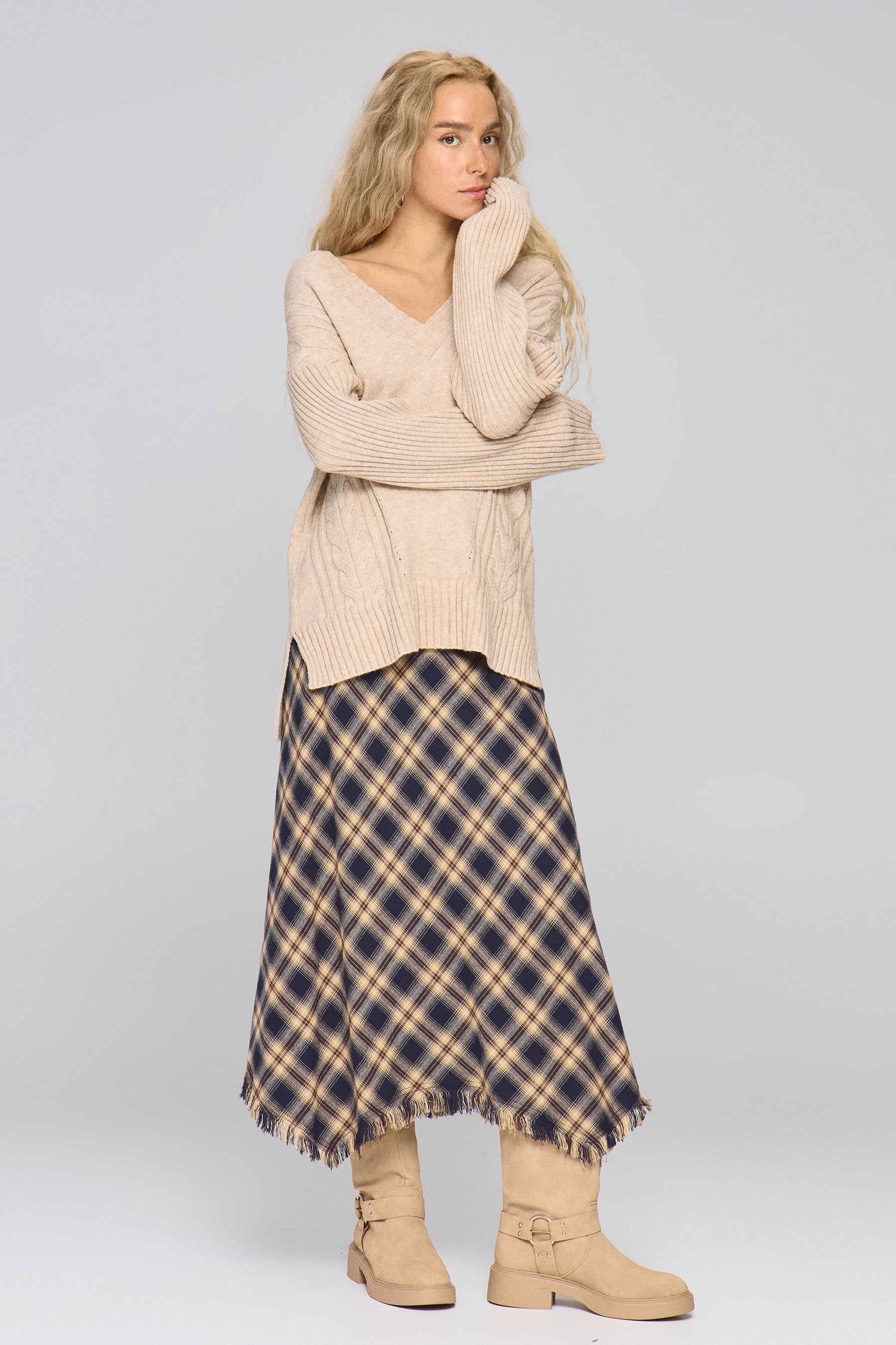 סריג וי נלי