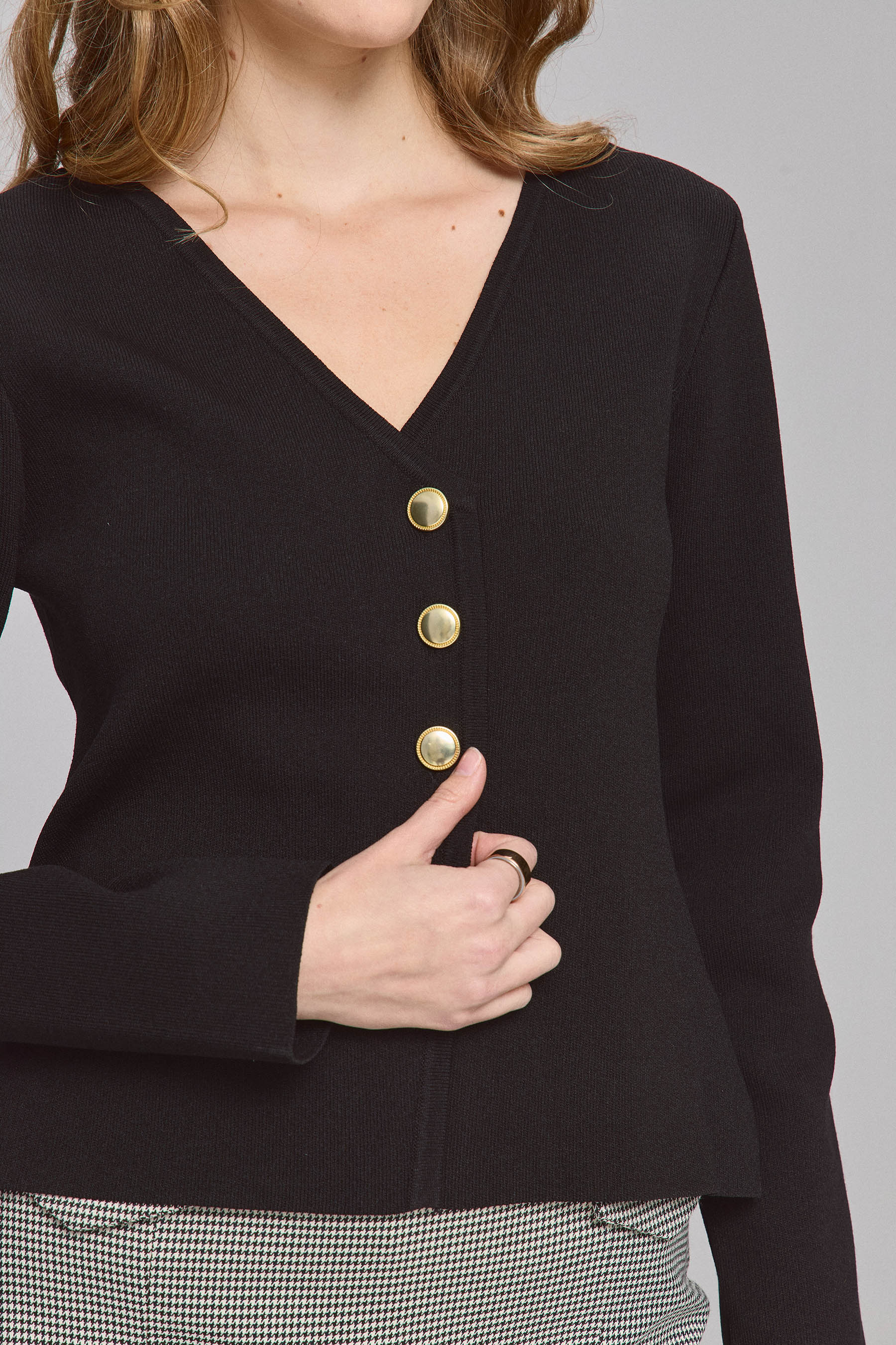 קרדיגן וי צמוד