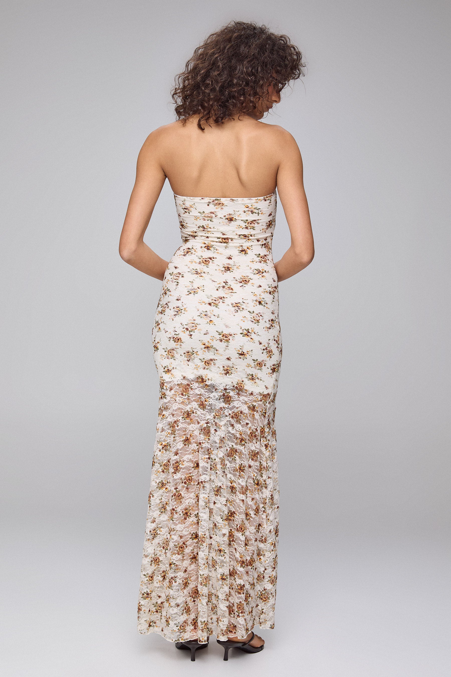 שמלת מקסי תחרה סטרפלס