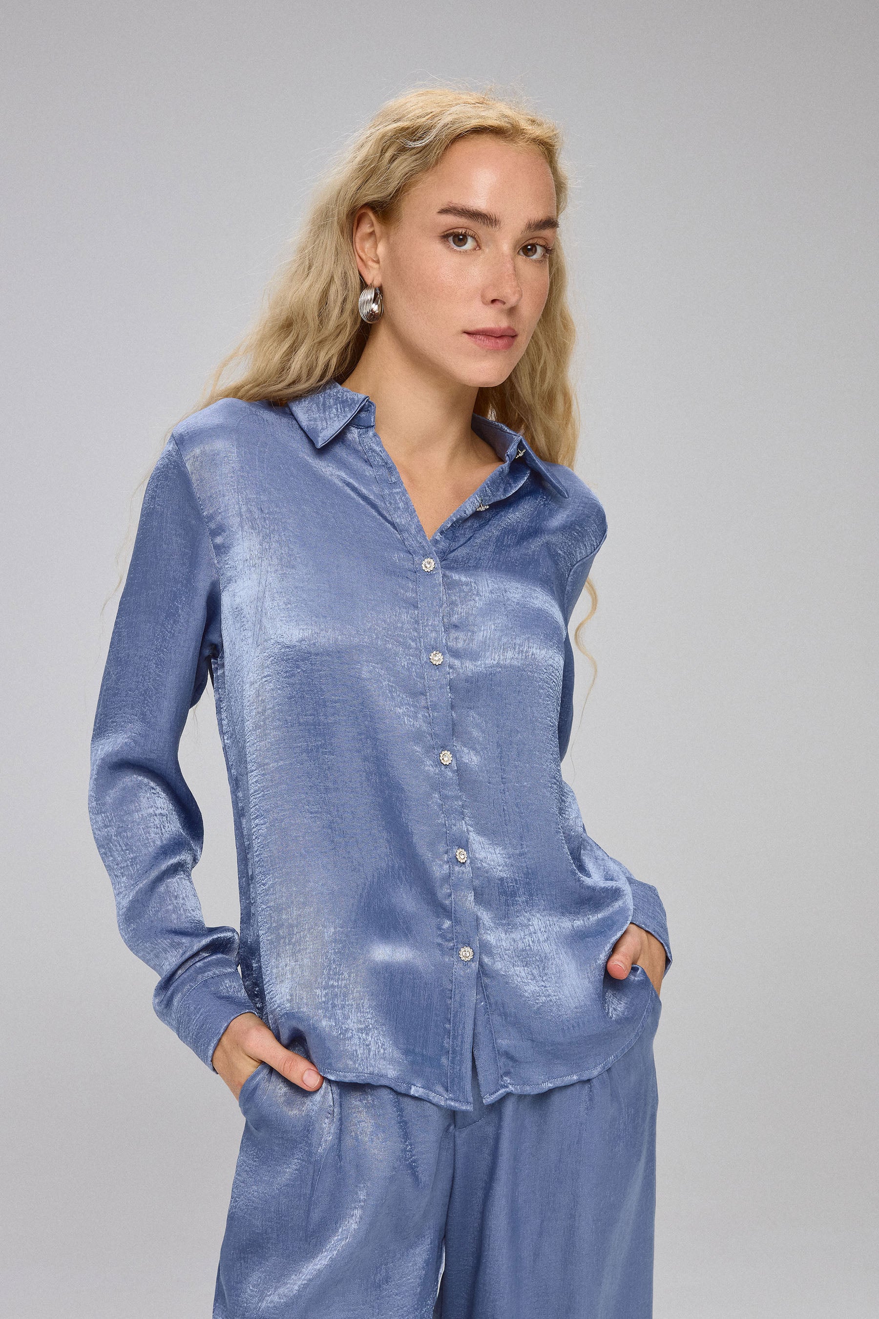 חולצה מכופתרת סאטן טקסטורה סט