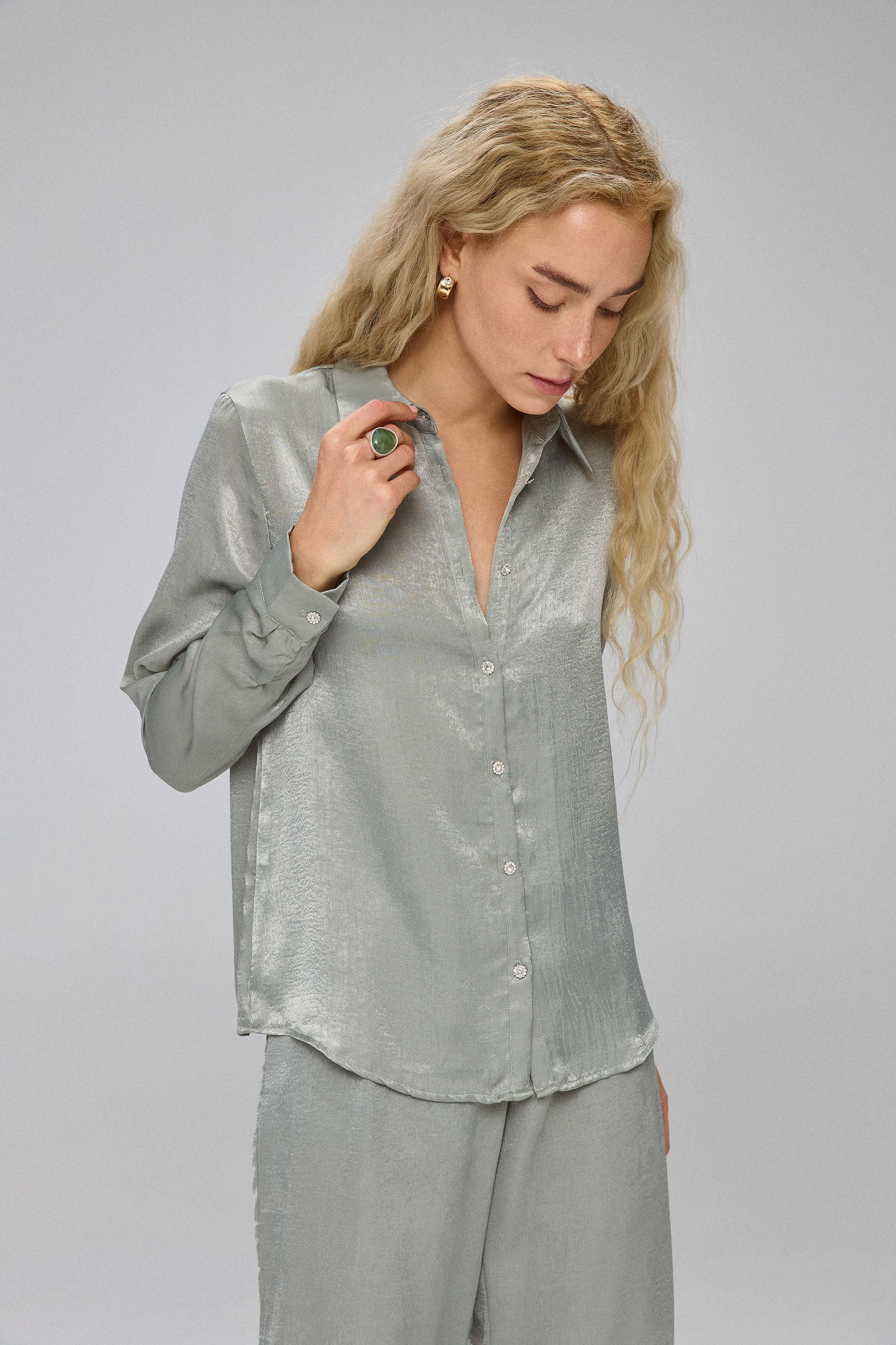 חולצה מכופתרת סאטן טקסטורה סט