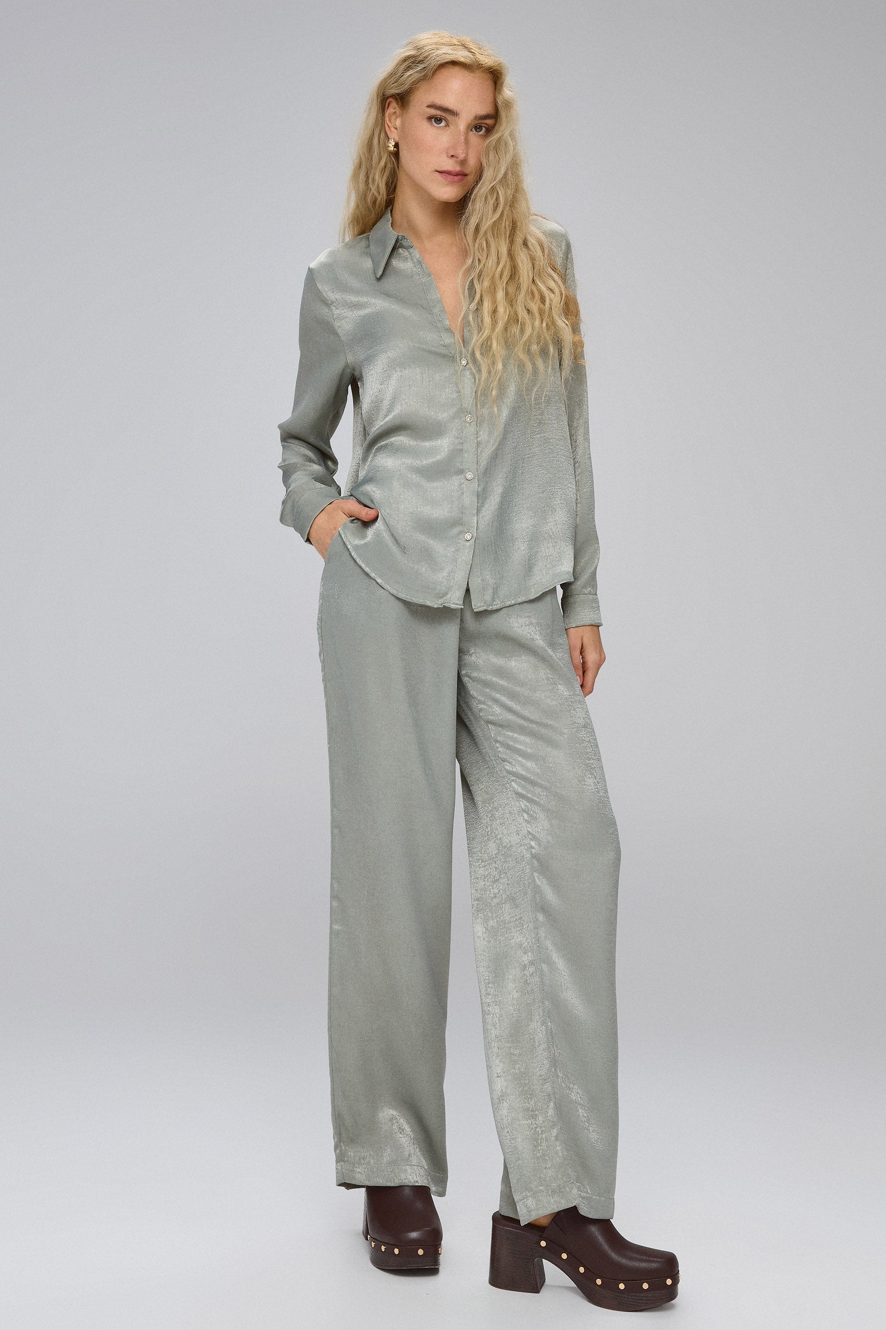 חולצה מכופתרת סאטן טקסטורה סט