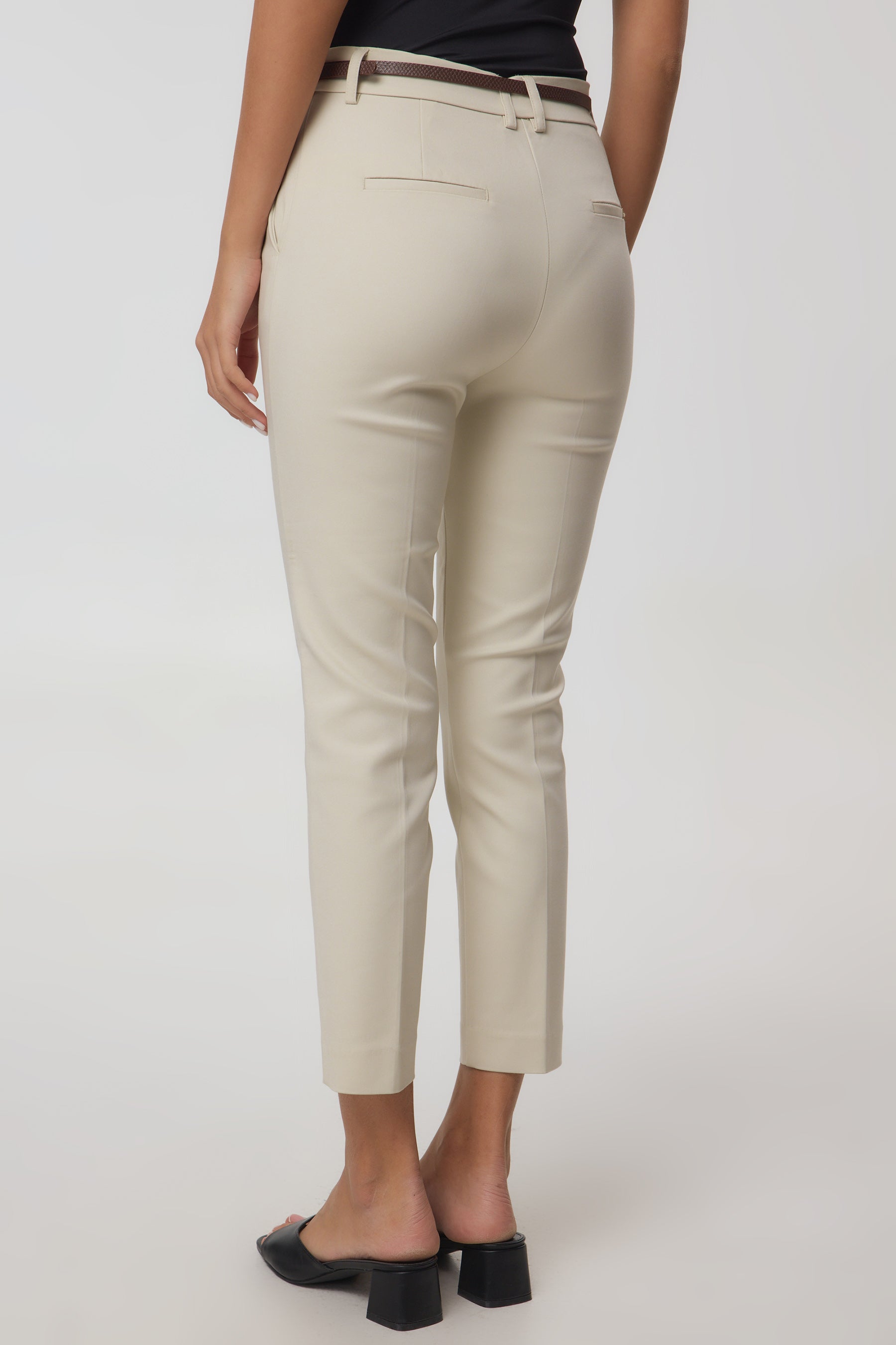 מכנסיים מחוייטים עם גומי פנימי