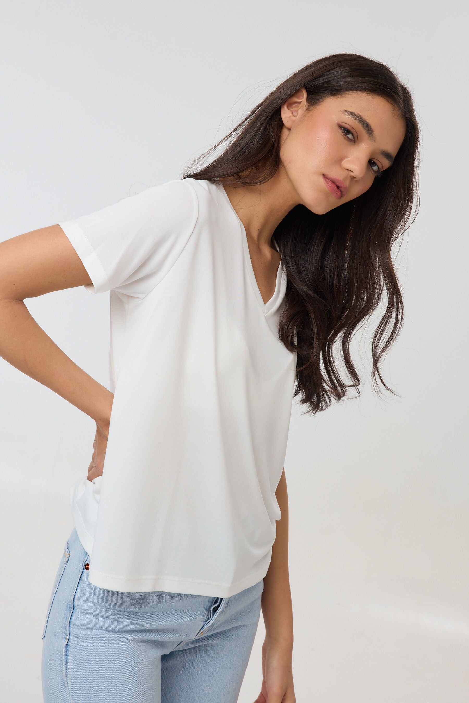 טי קופרו צווארון וי