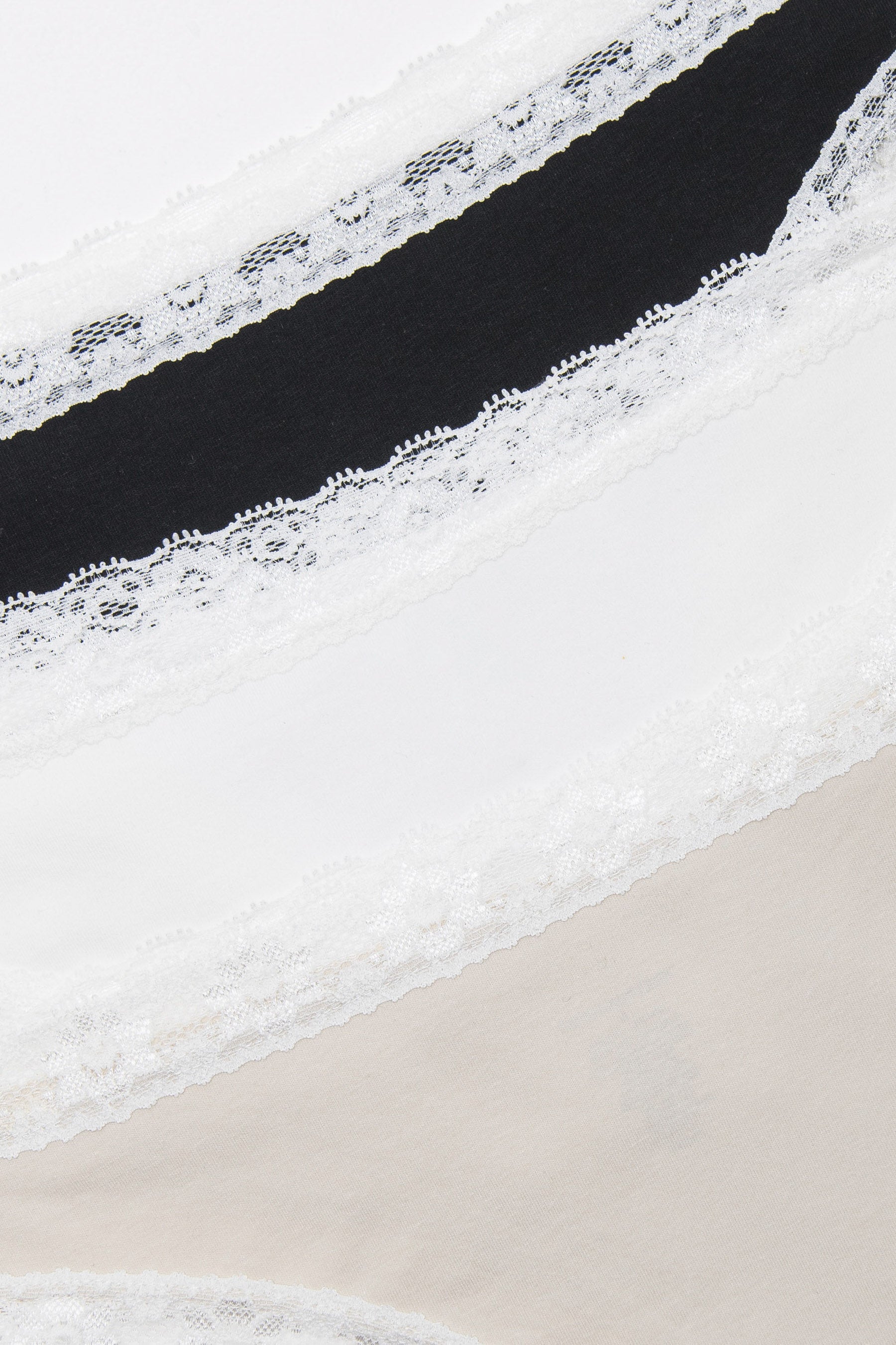 מארז תחתוני תחרה- בז'