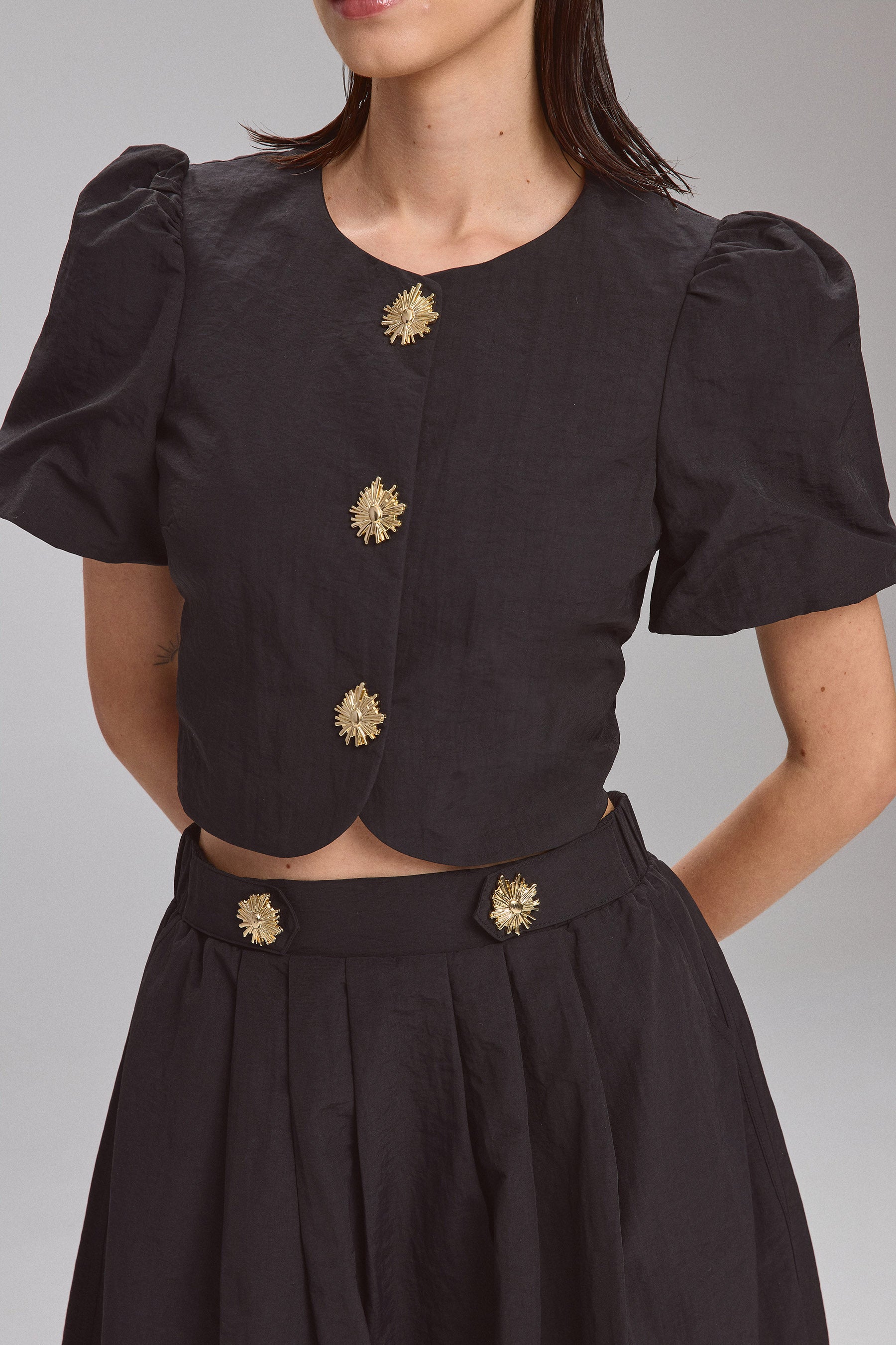 חולצה שרוול קצר עם כפתורים מוזהבים סט