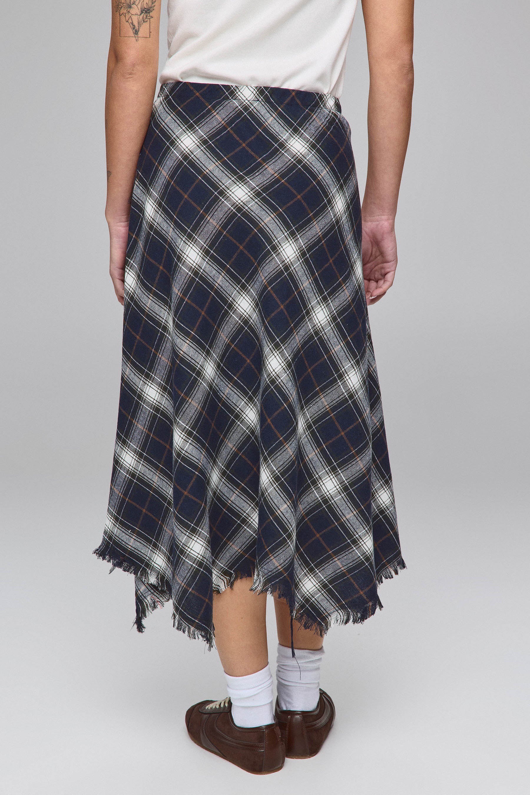 חצאית מידי משובצת