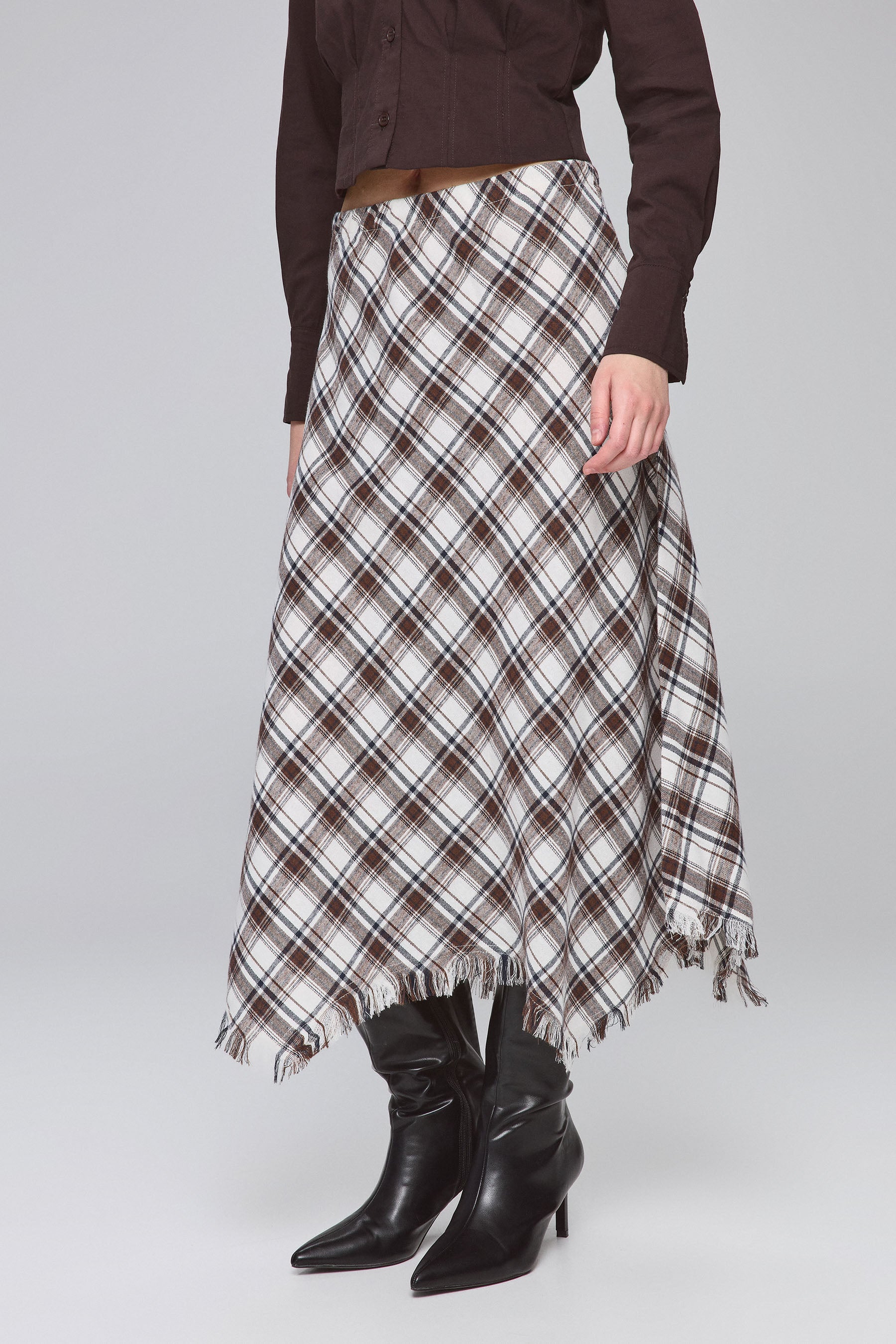 חצאית מידי משובצת