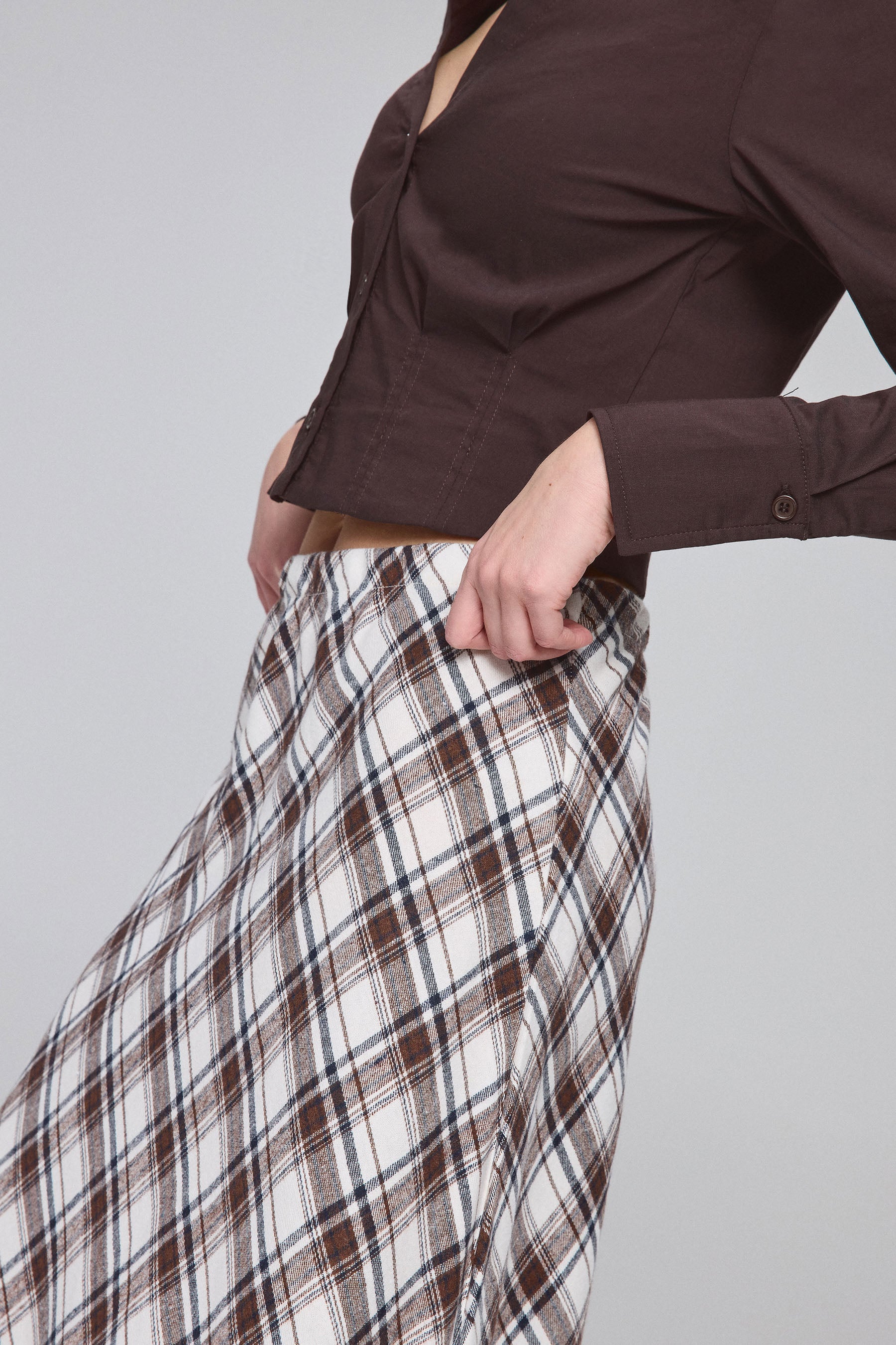 חצאית מידי משובצת