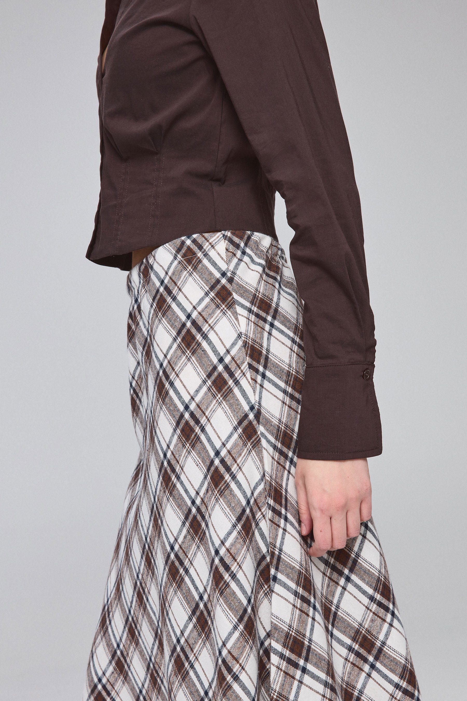 חצאית מידי משובצת