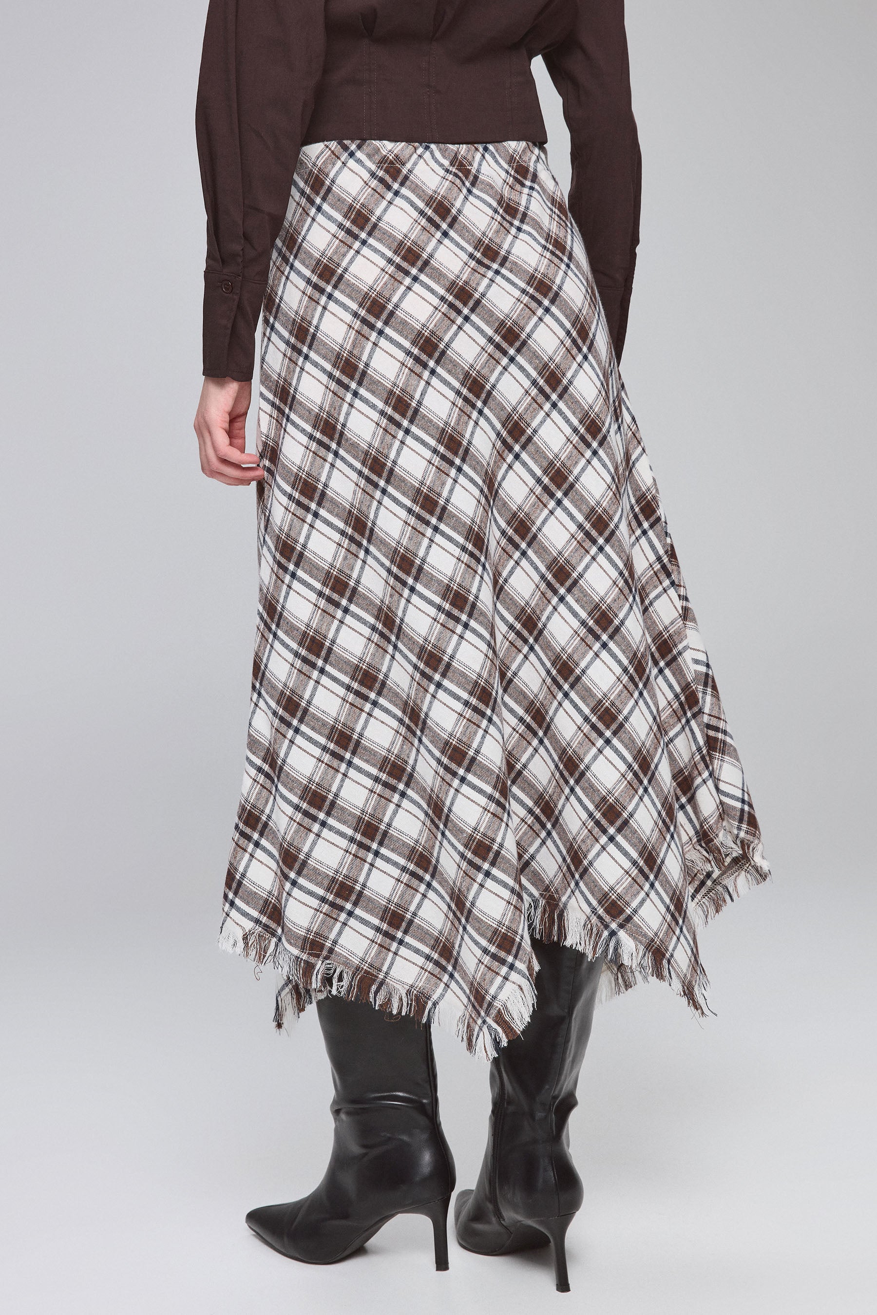 חצאית מידי משובצת