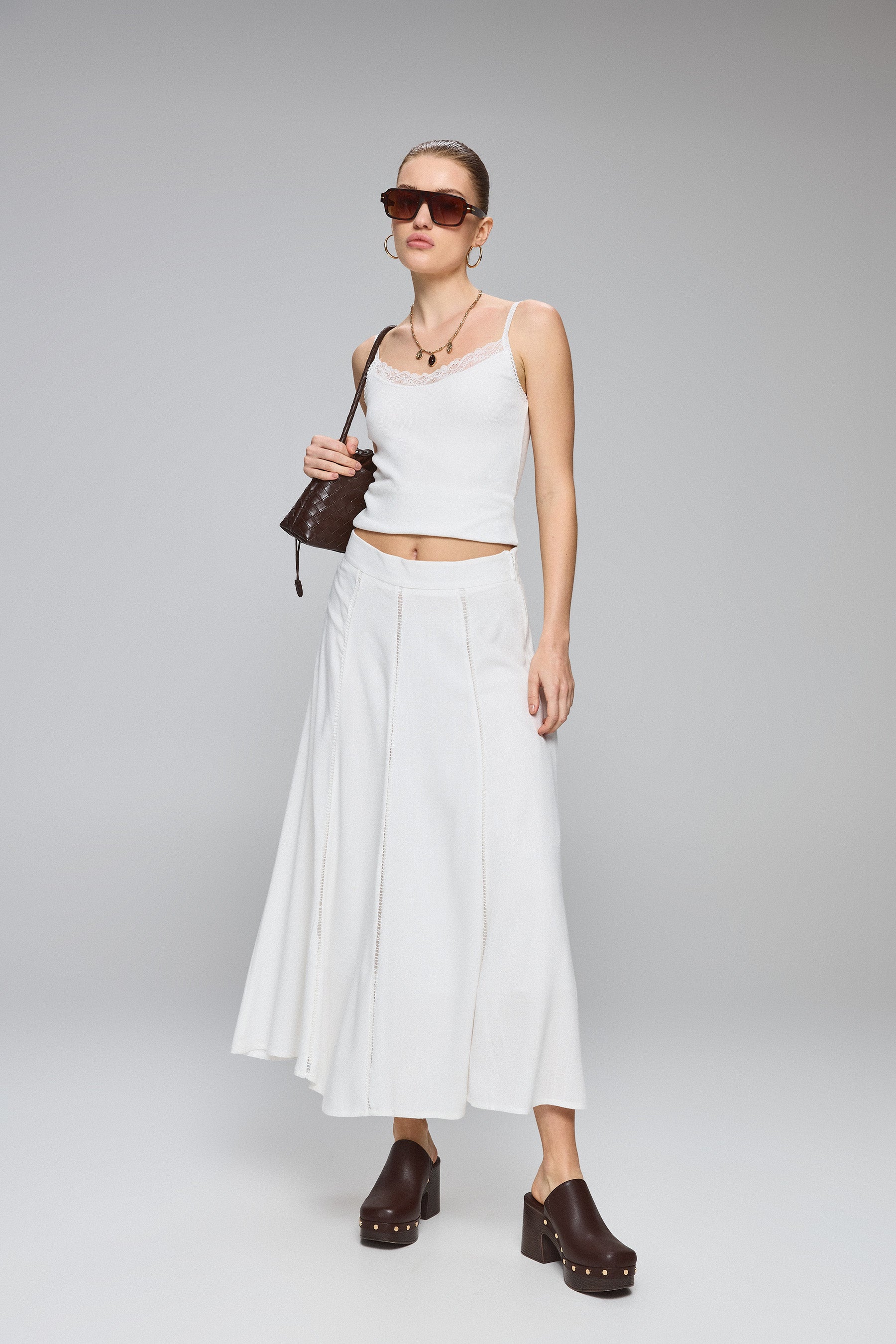 חצאית מידי פסים רקמה