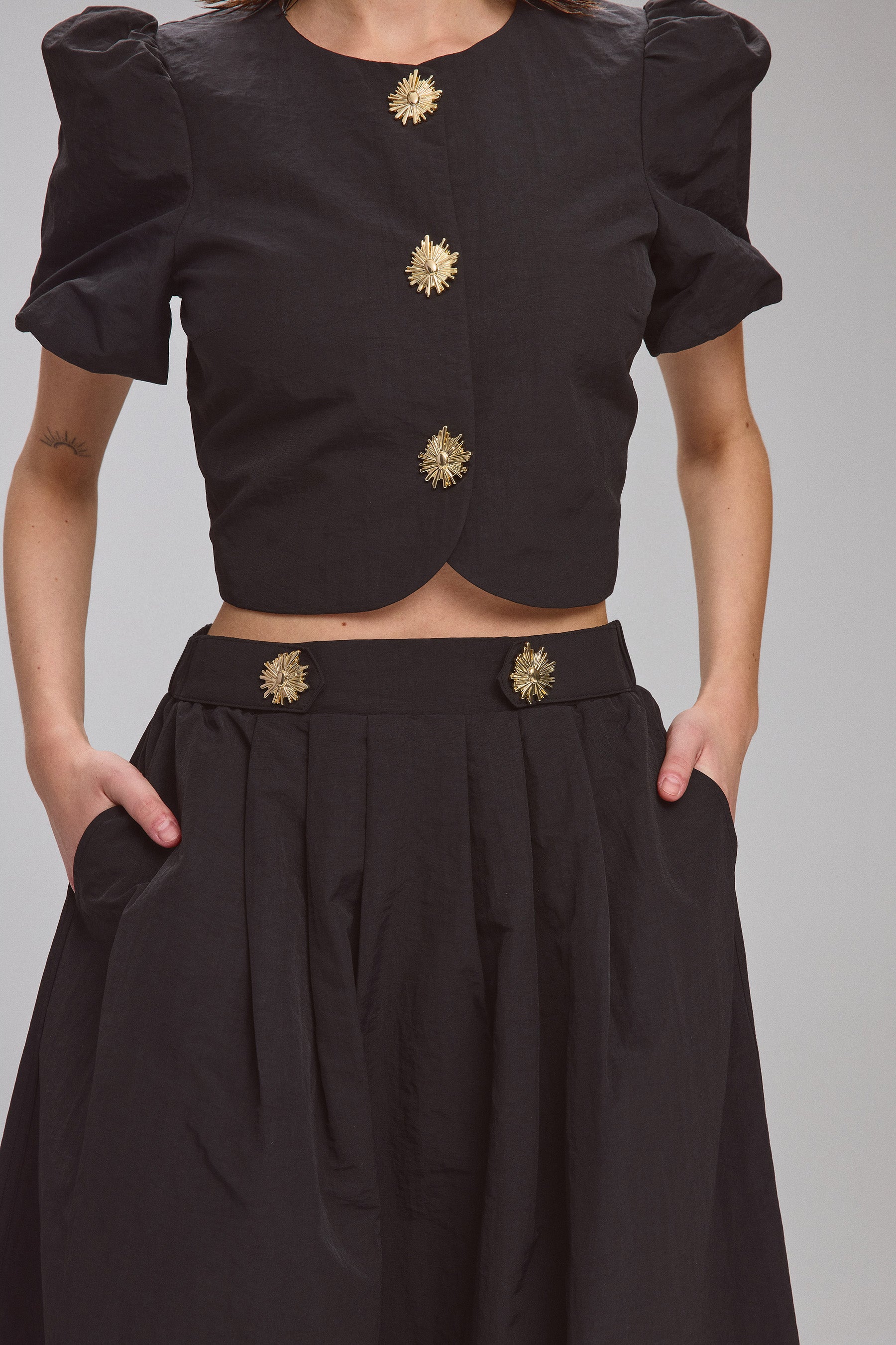 חצאית מקסי עם כפתורים מוזהבים סט