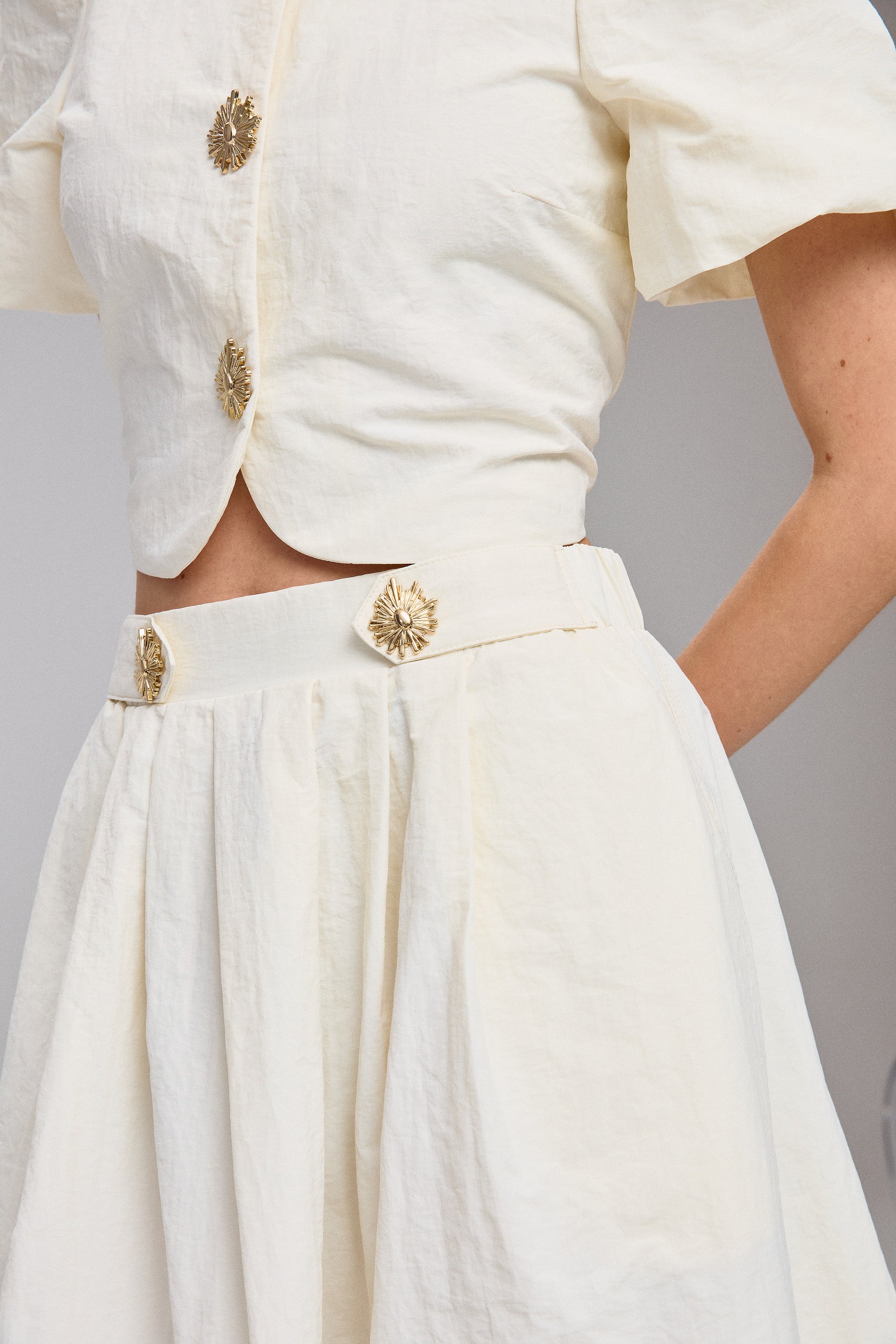 חצאית מקסי עם כפתורים מוזהבים סט