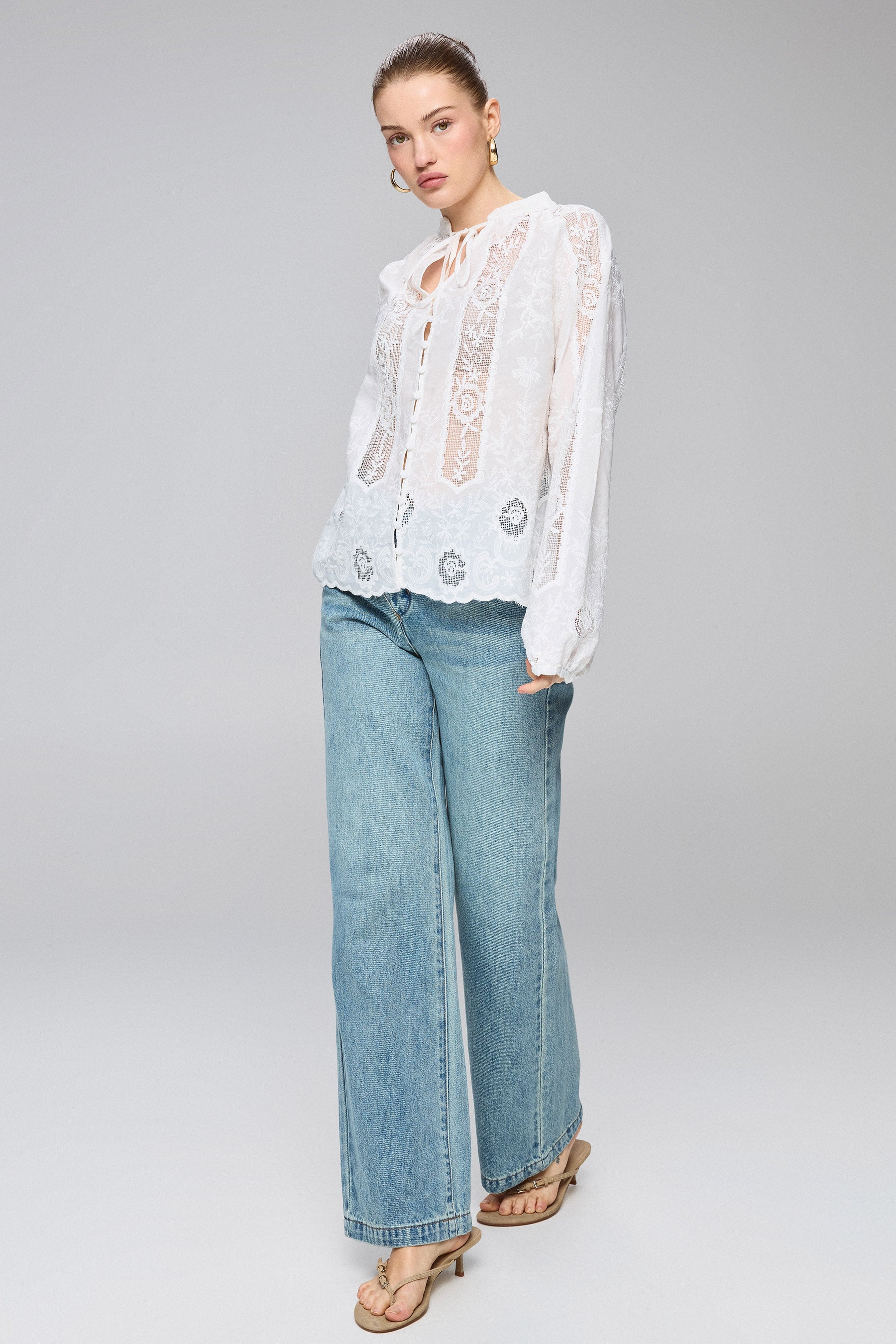 מכופתרת רקמה