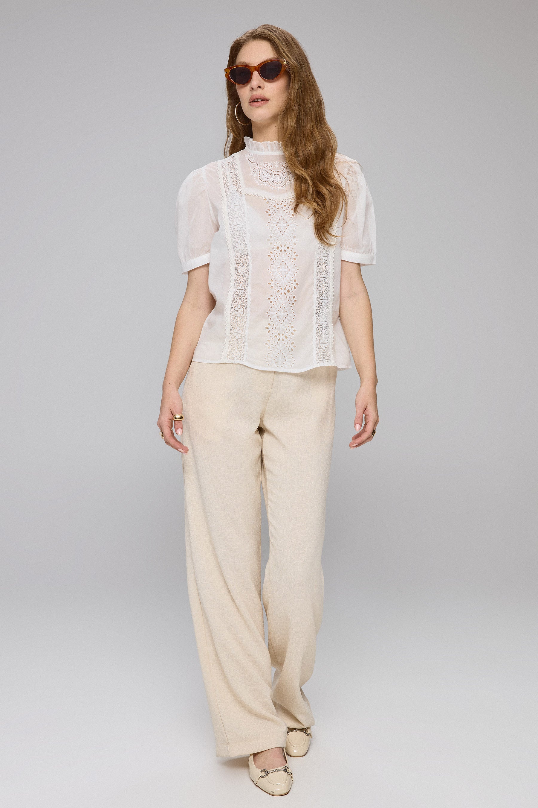 חולצת תחרה עם צווארון