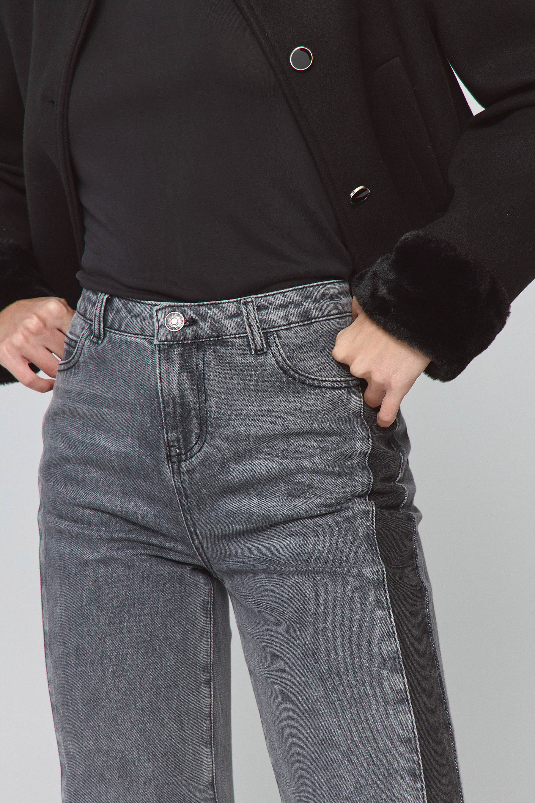 גינס אפור חתכים