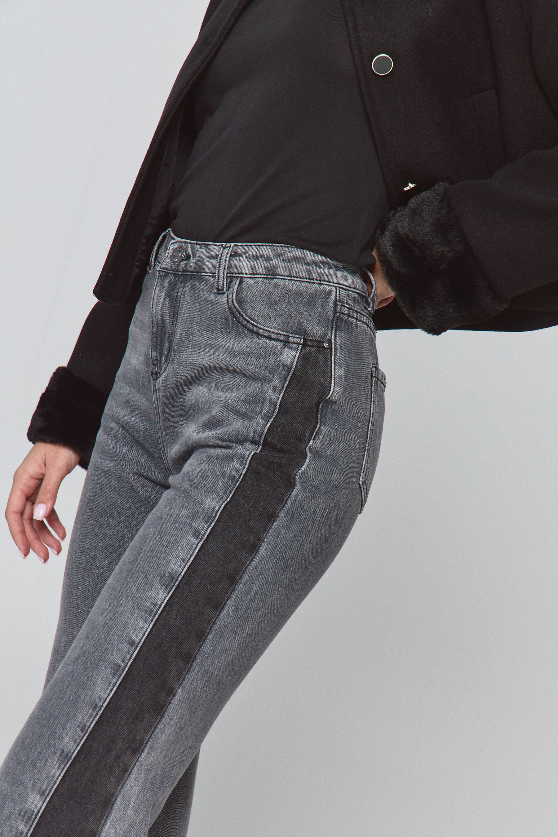 גינס אפור חתכים