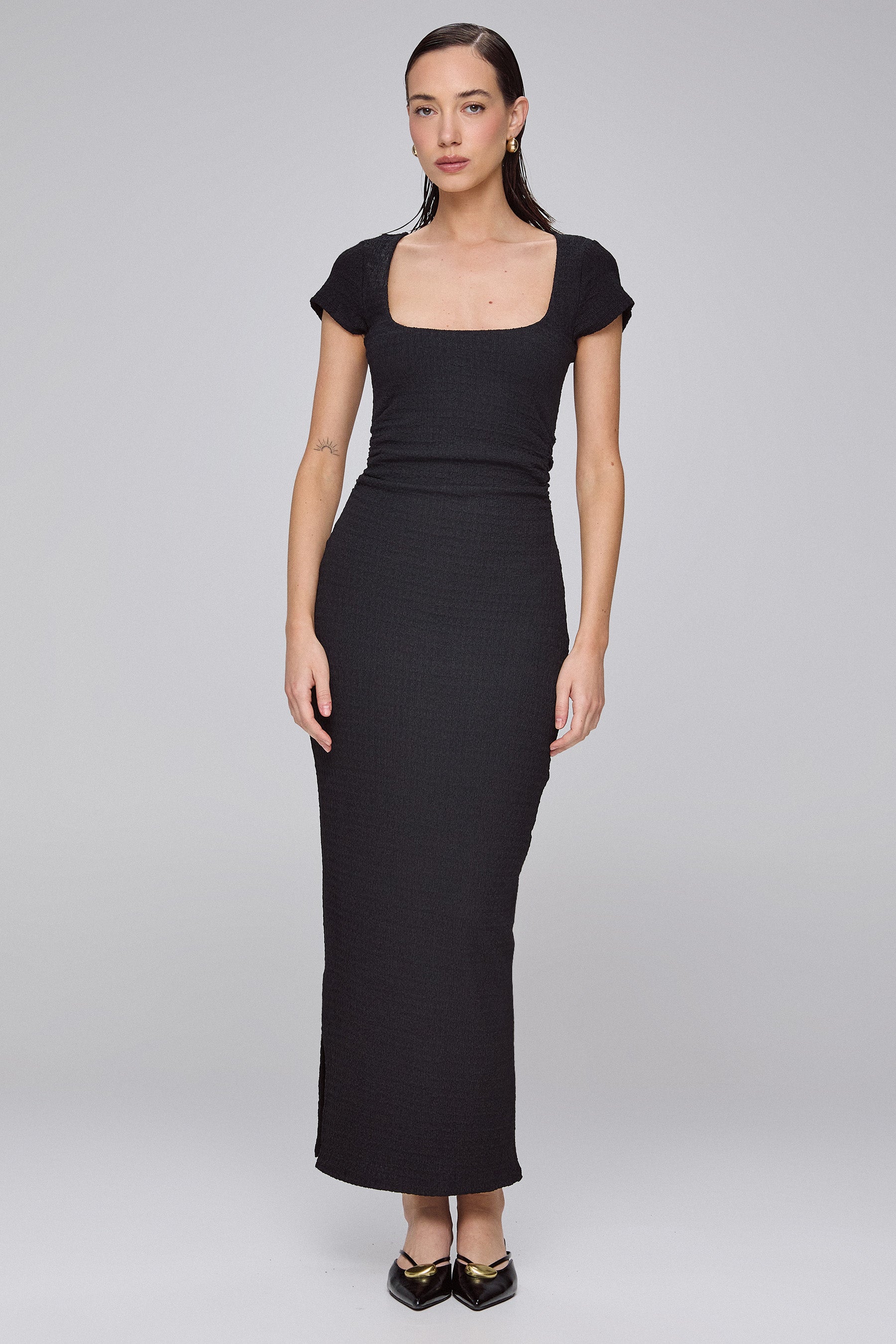 שמלת מקסי קרינקל