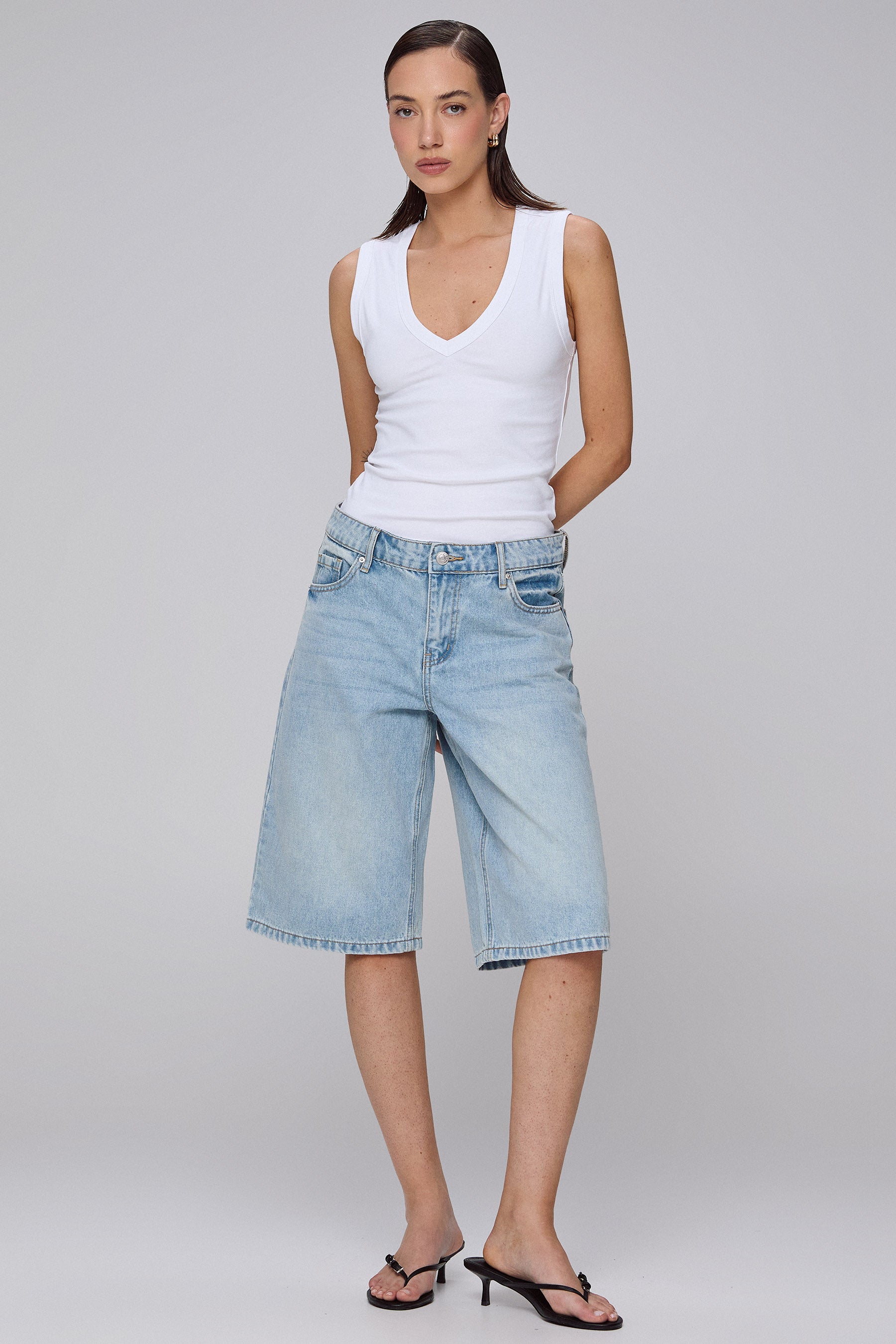 גופיית מחשוף וי עמוק