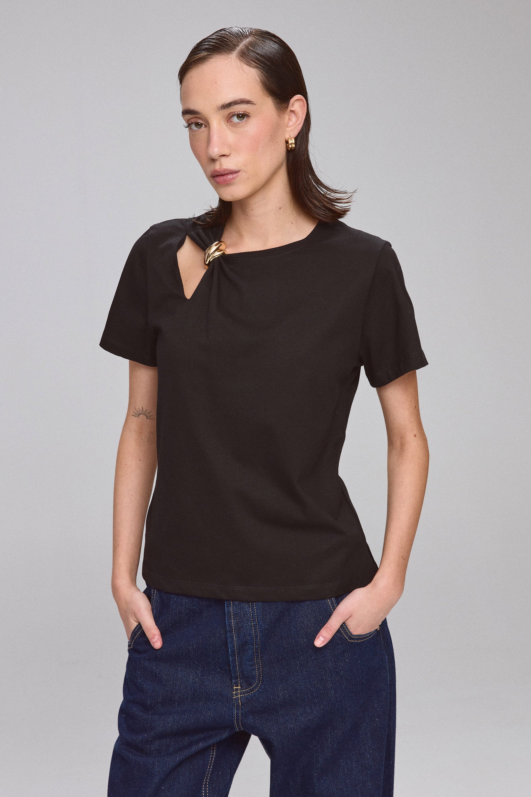 חולצת אבזם זהב