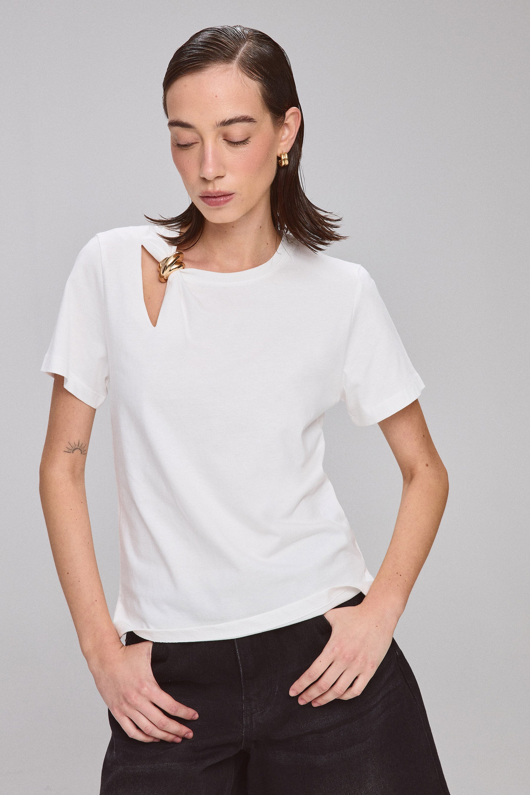 חולצת אבזם זהב