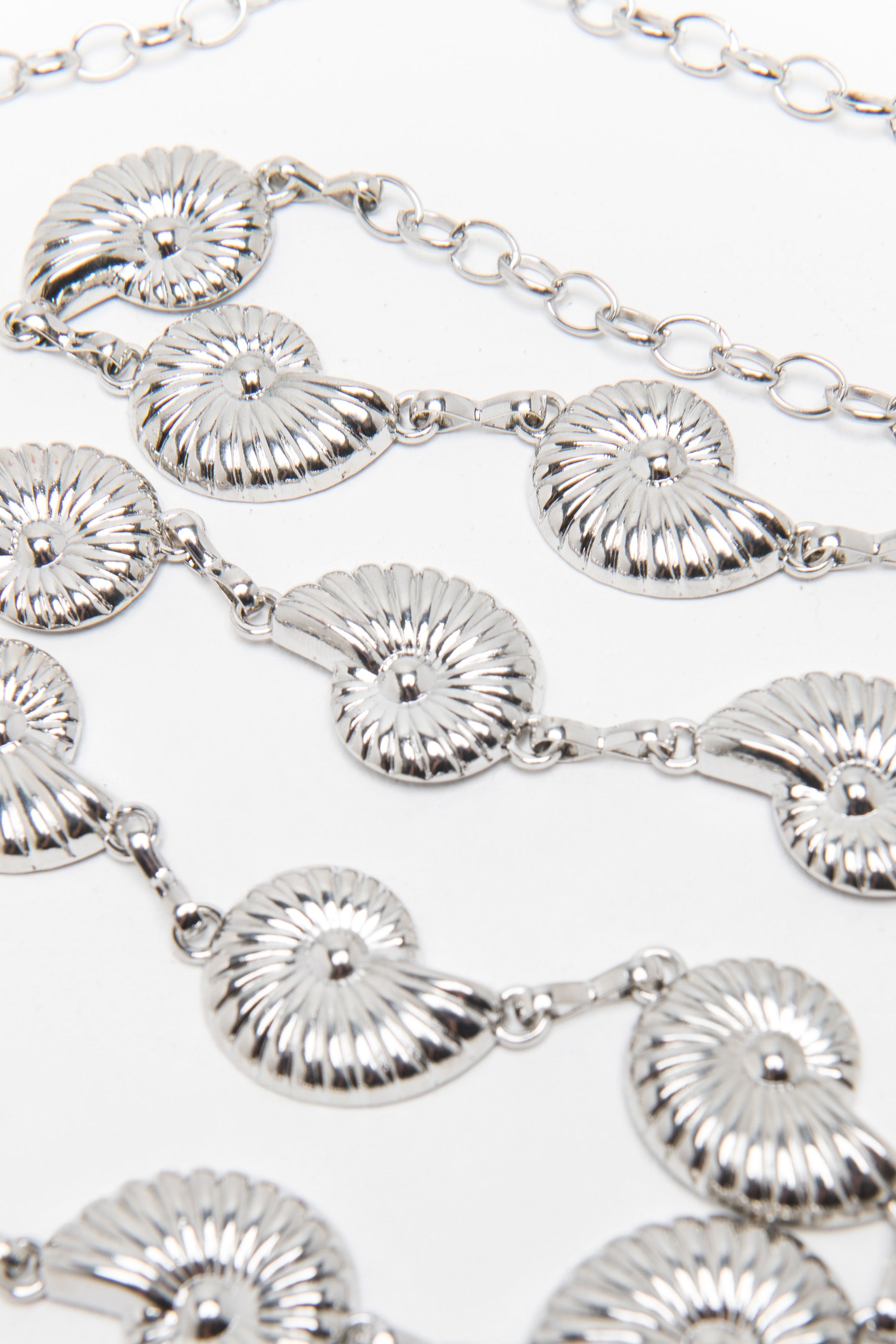 חגורת שרשרת מטאלית צדפות