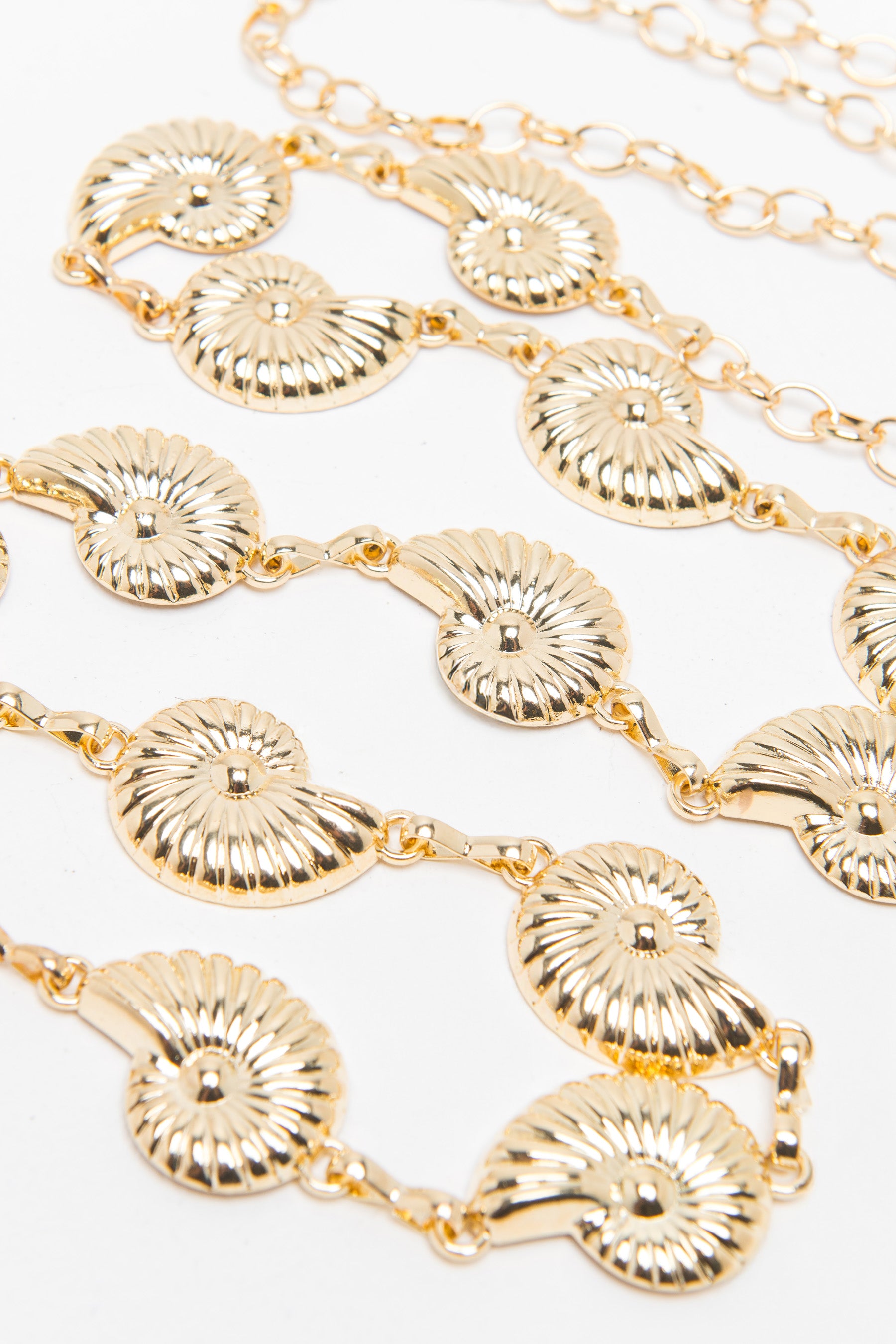 חגורת שרשרת מטאלית צדפות