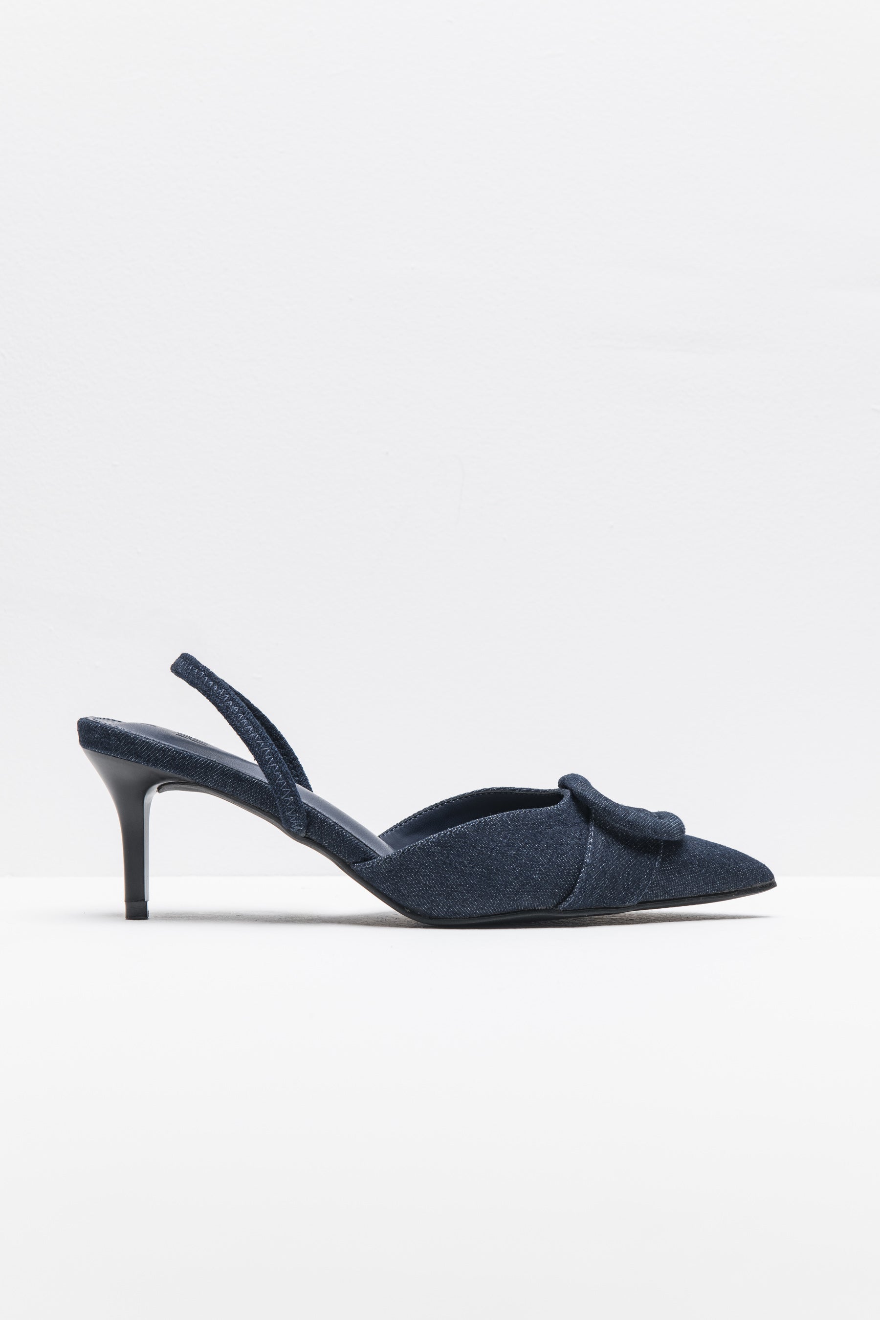 נעל עקב דנים