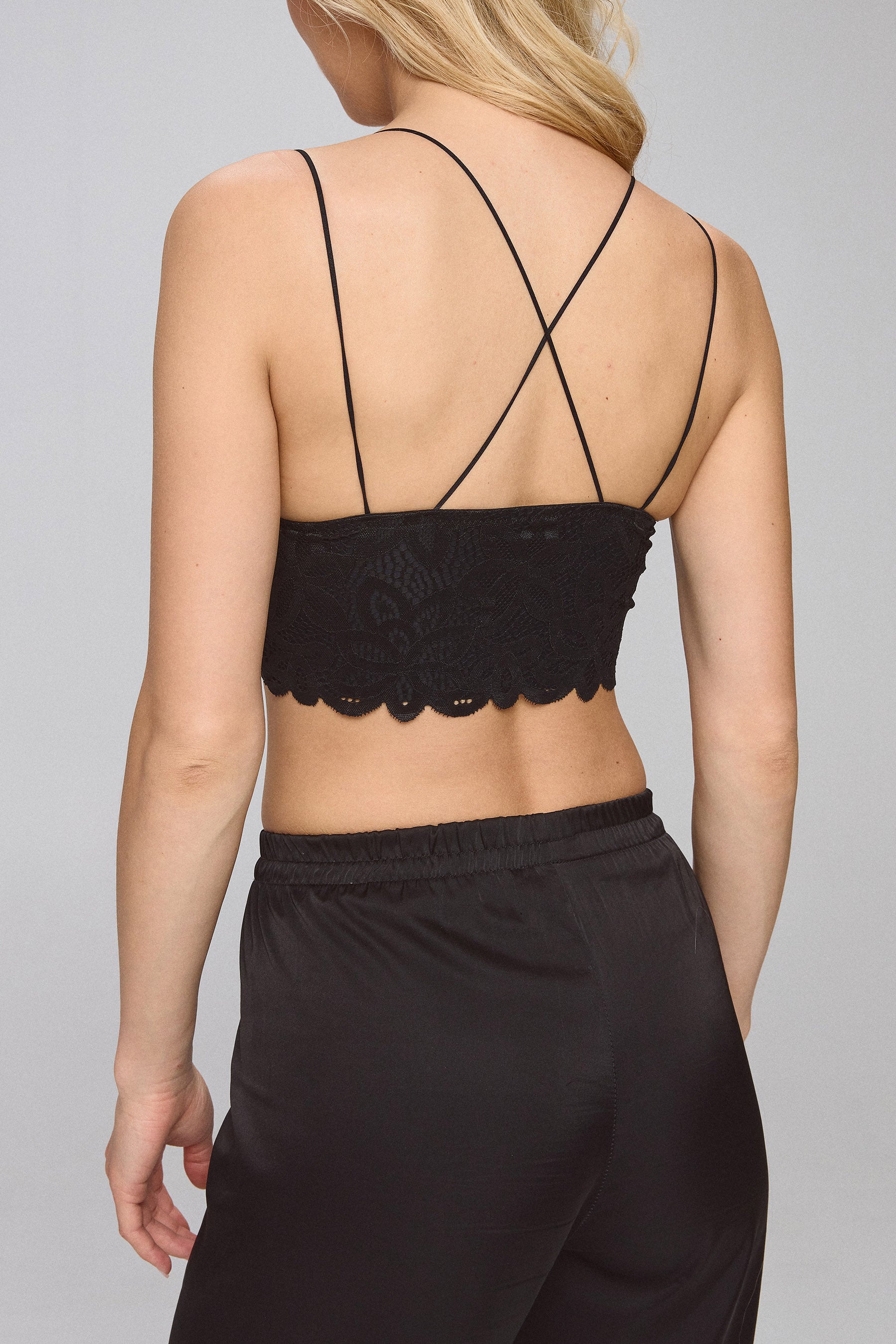 טופ תחרה- לונה