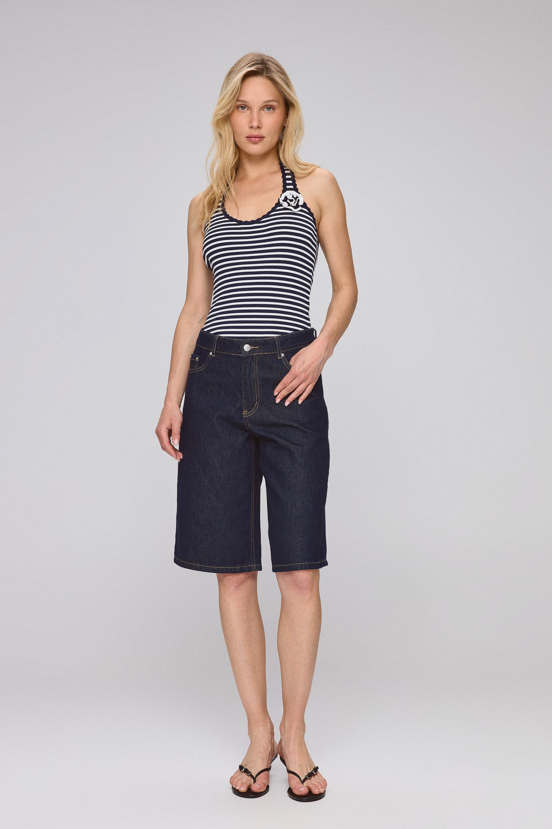 קולר פסים עם פרח