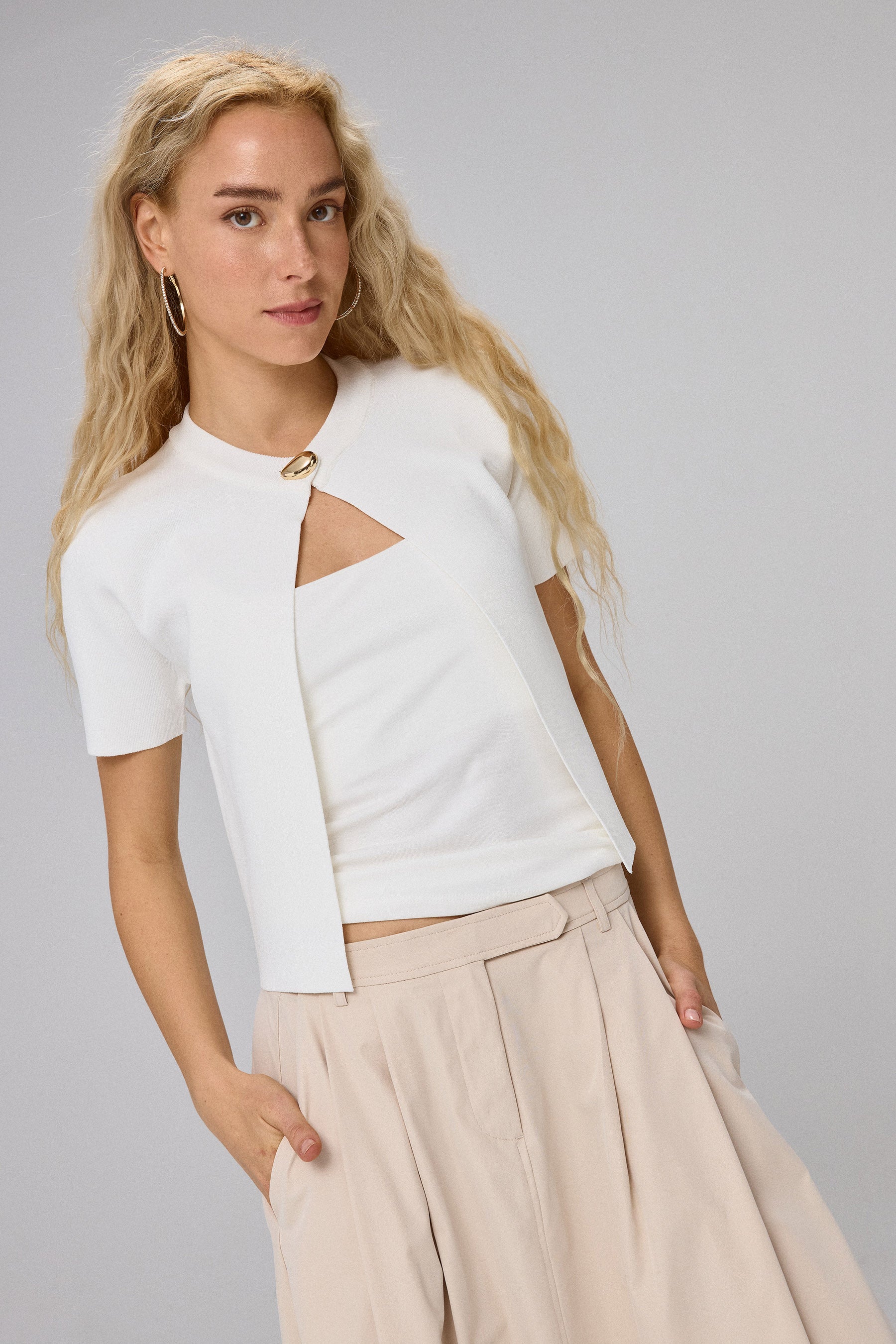 קרדיגן עם אבזם