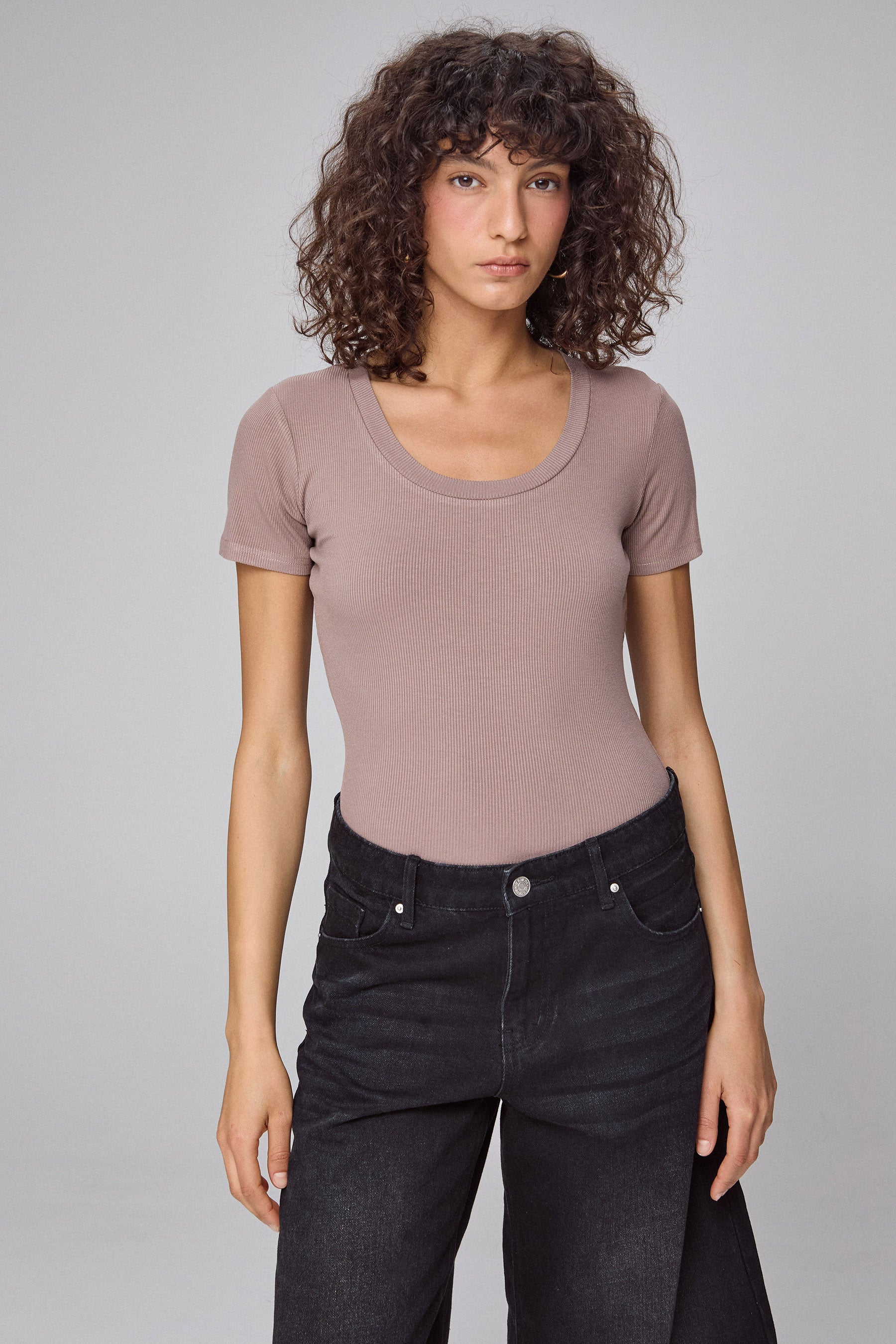 טי מחשוף עמוק