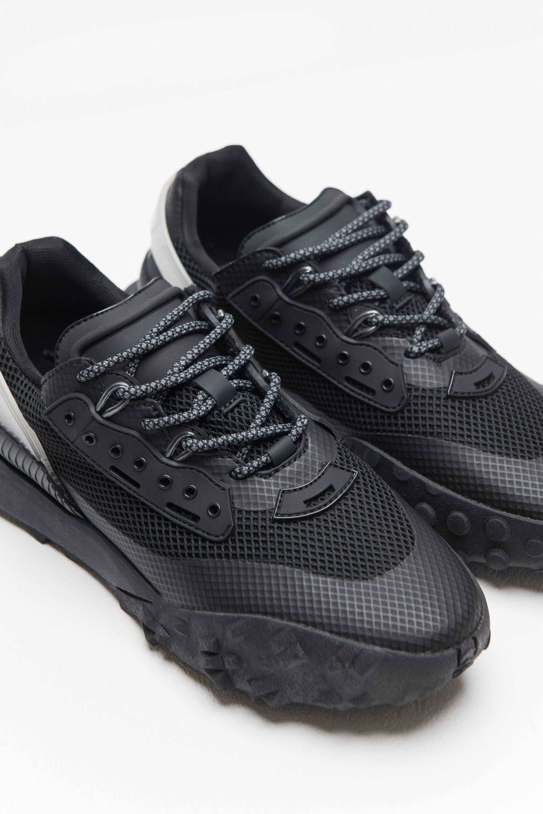 סניקרס פיינל