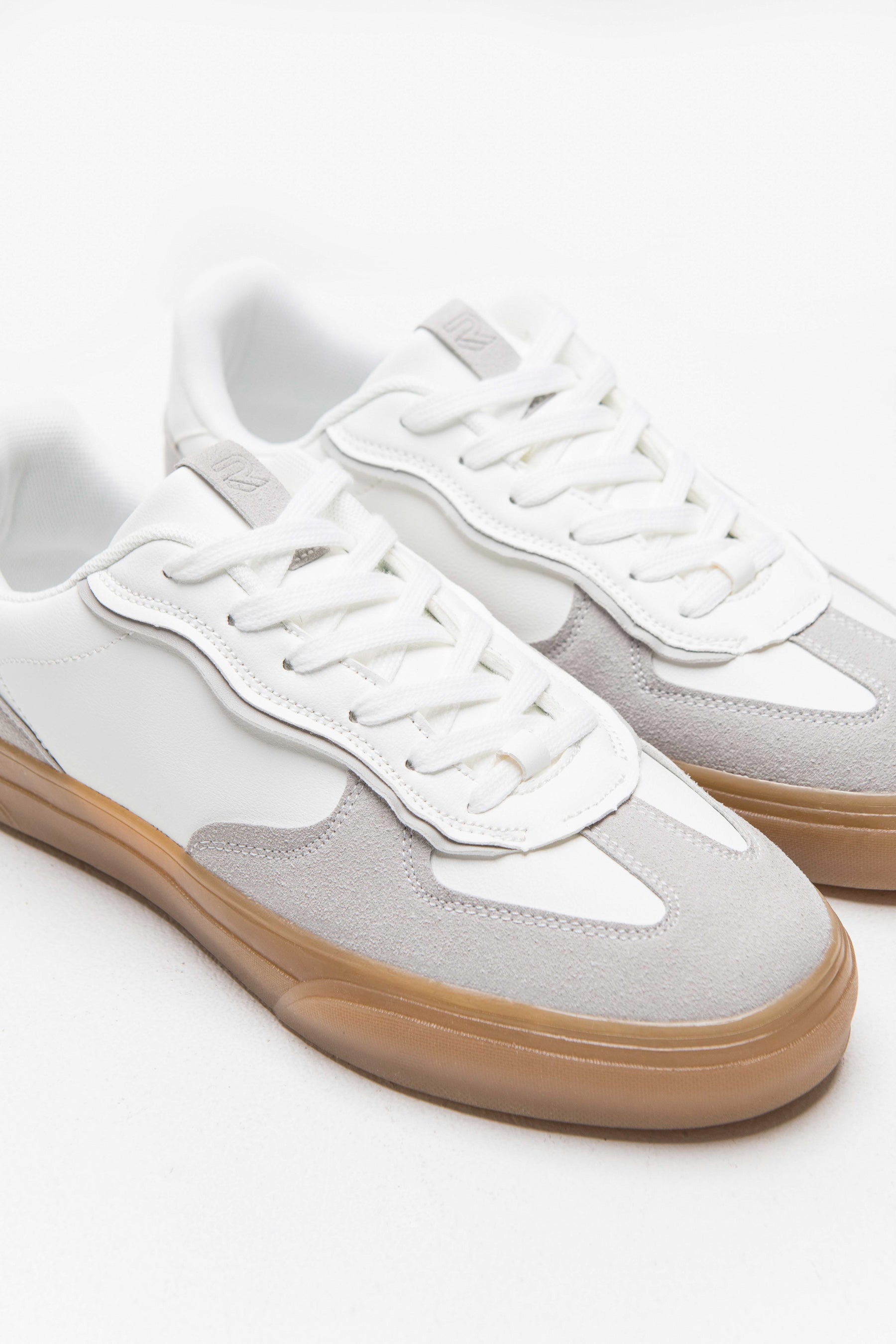 סניקרס אוליבר