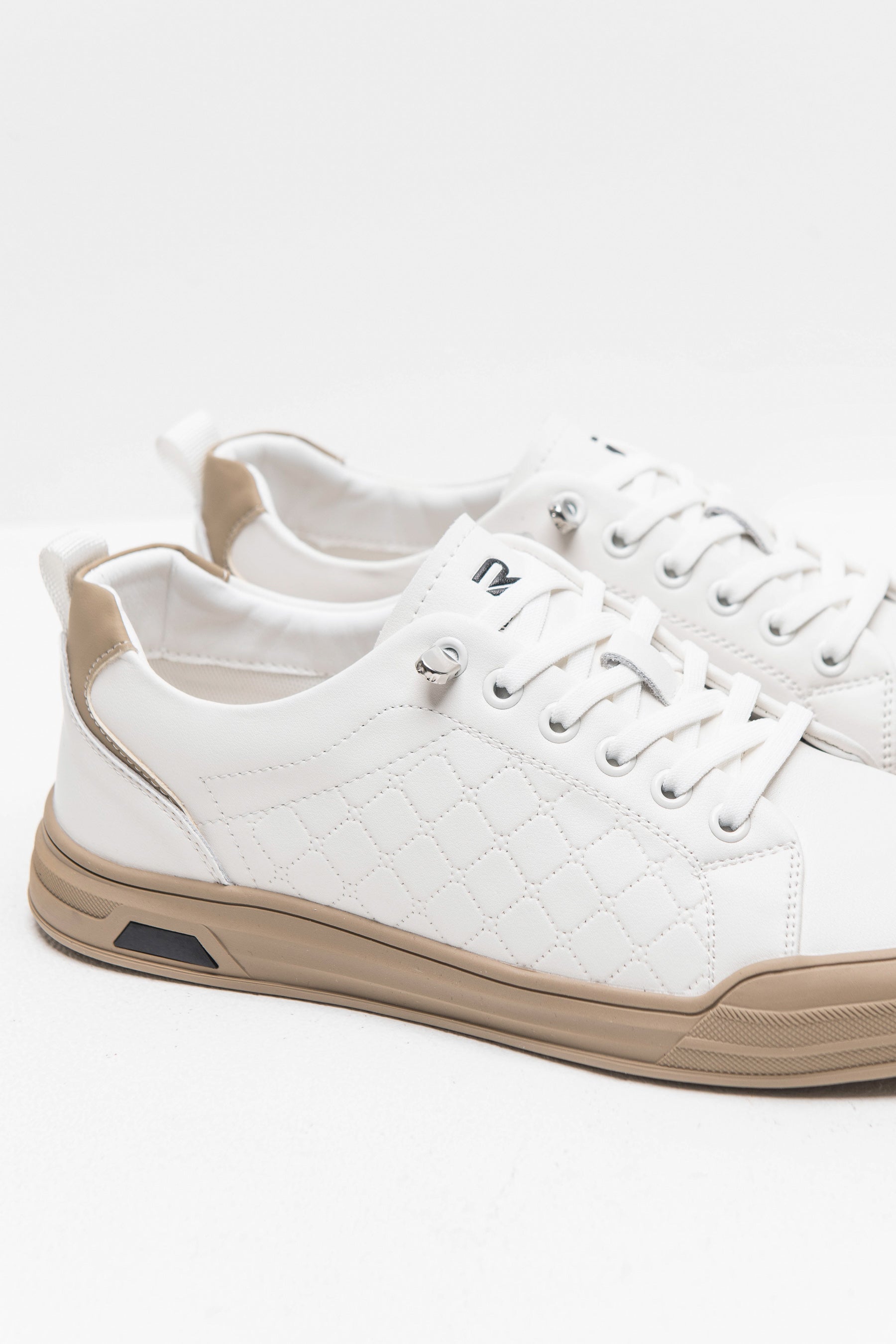 סניקרס אפולו