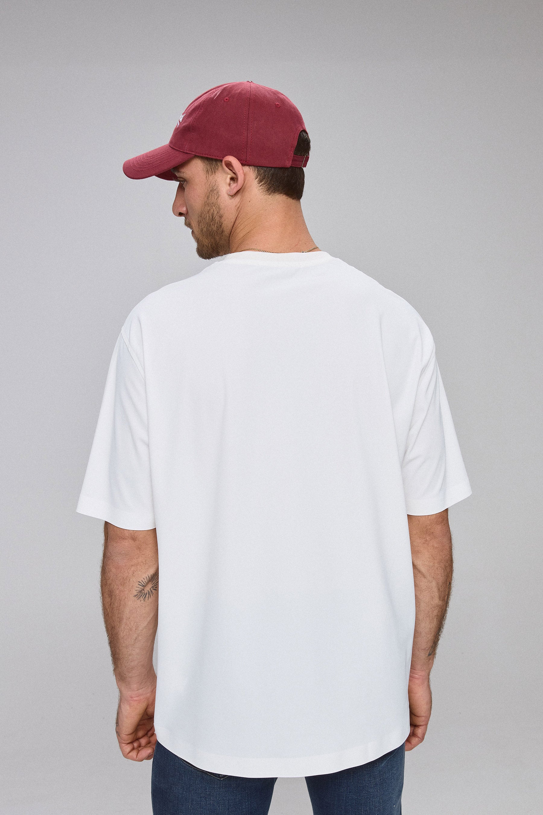 חולצת טי לוקס