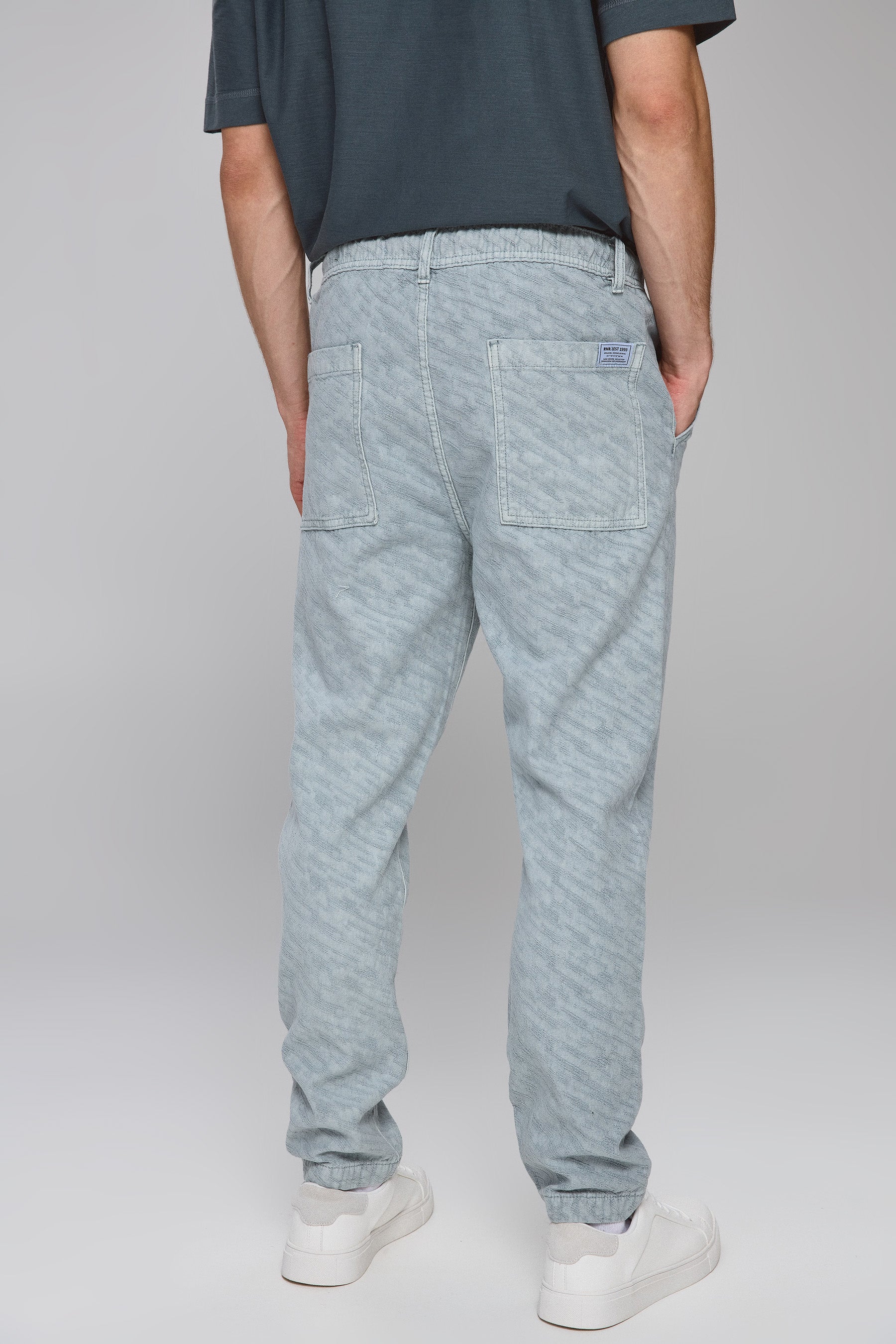 ג'ינס קראש ג'וגר